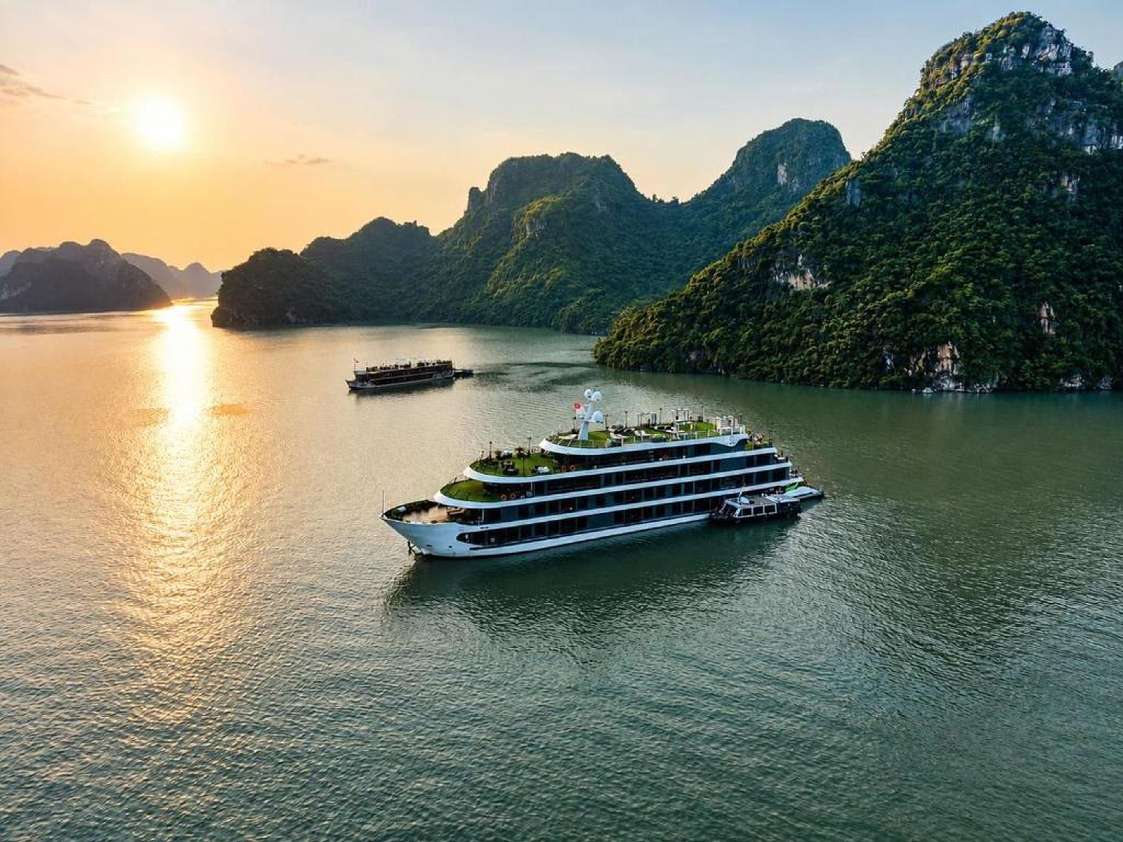 Venus Cruises Halong Bay by Venus Group - Hình 8