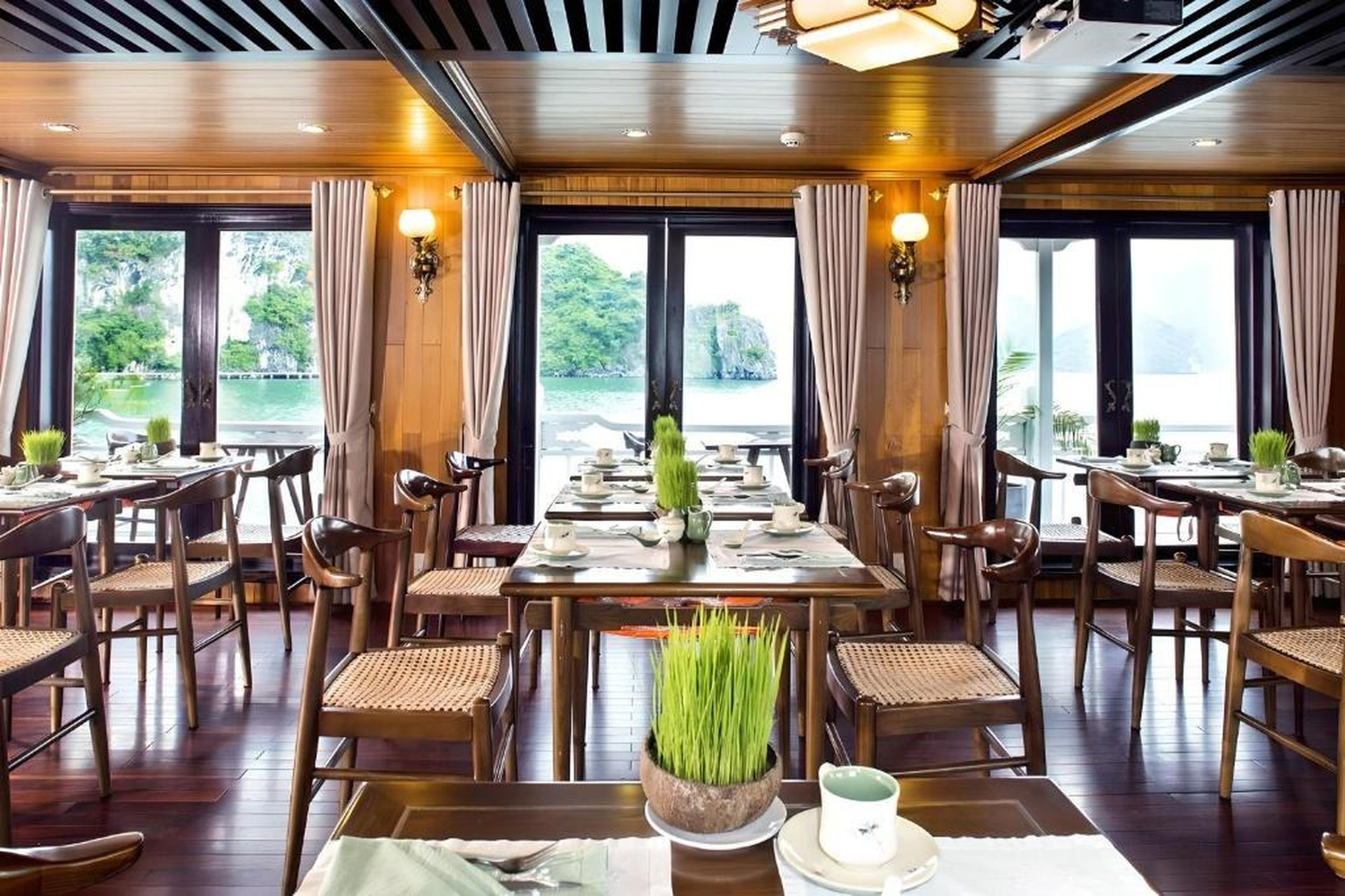 Hera Classic Boutique Cruise - Hình 11