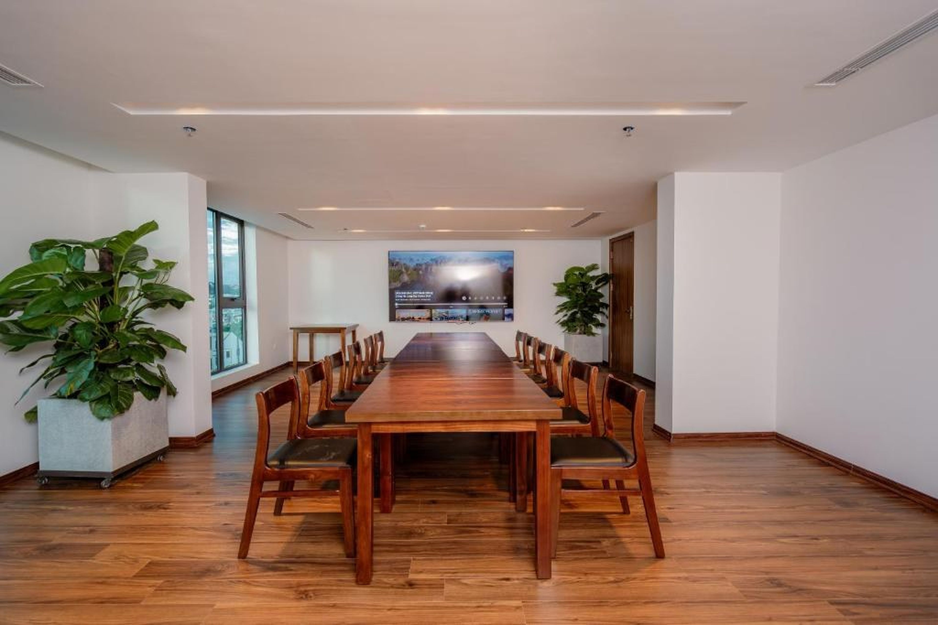 River Way Hotel Ha Long - 500m to Beach - Hình 18