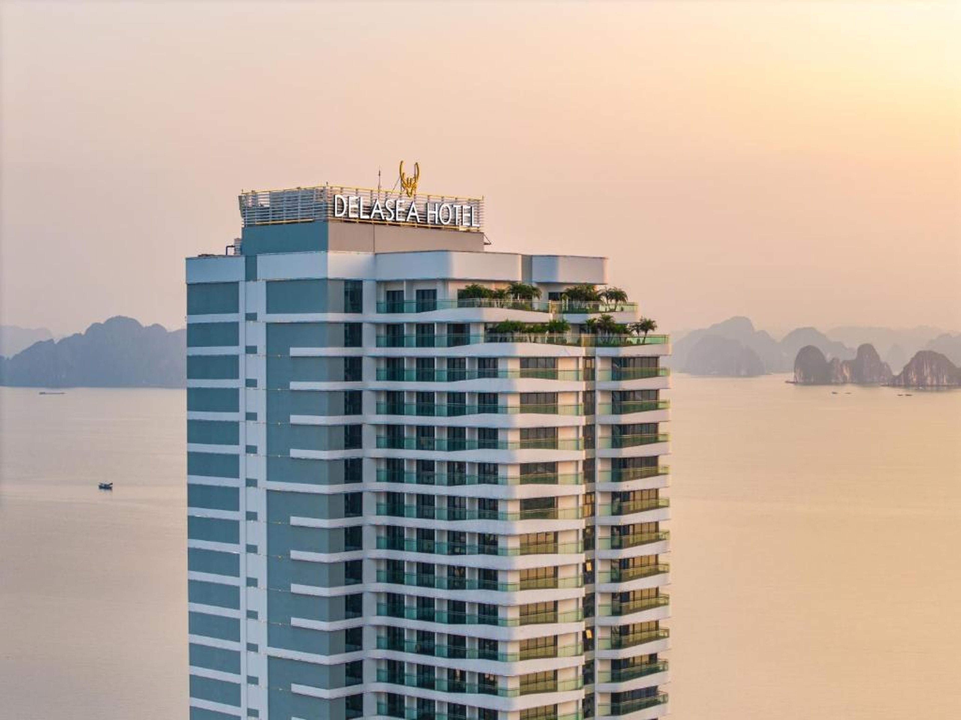 DeLaSea Ha Long Hotel - Modern Bayview Escape - Hình 3
