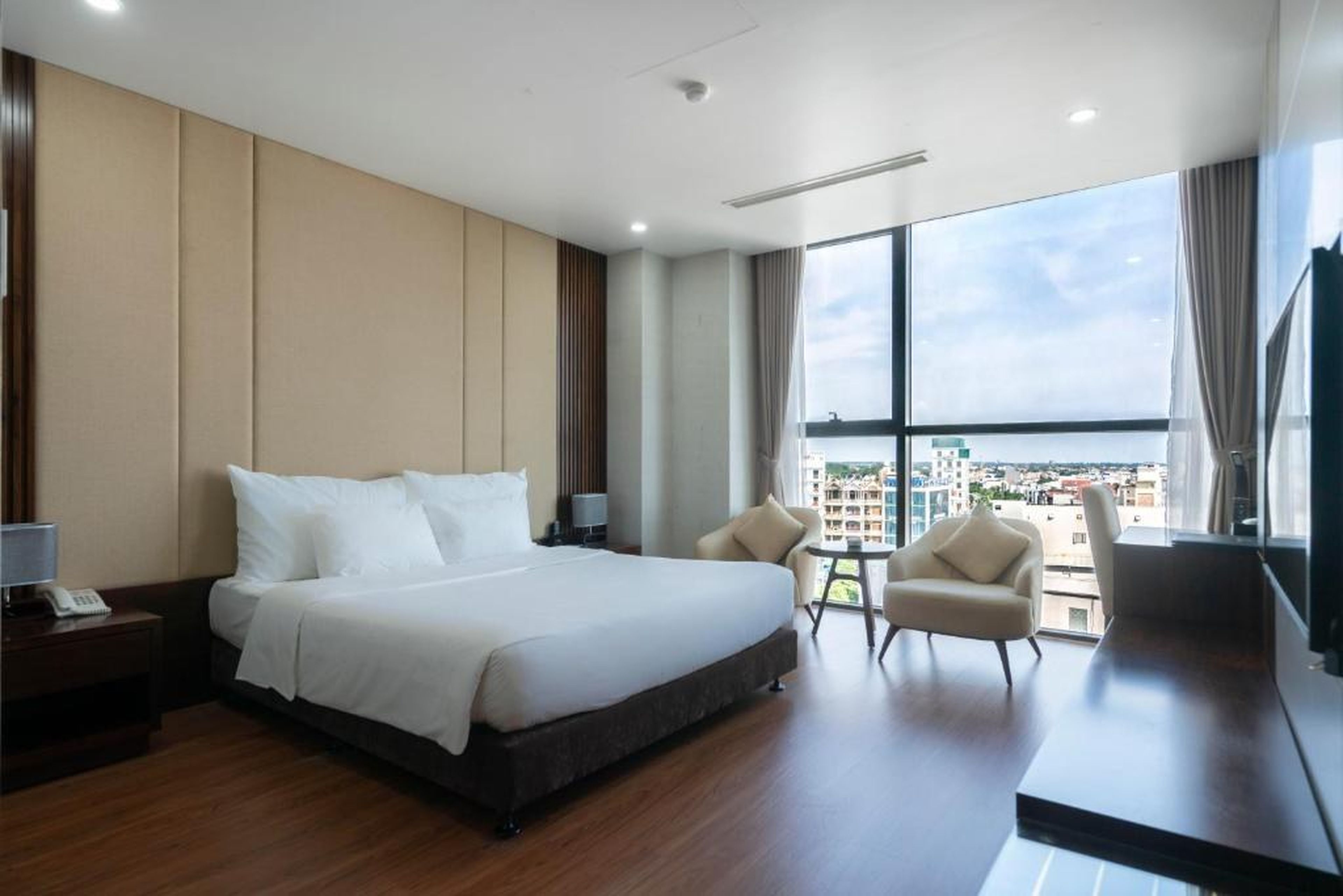 Luxury6 Hotel - Hình 6