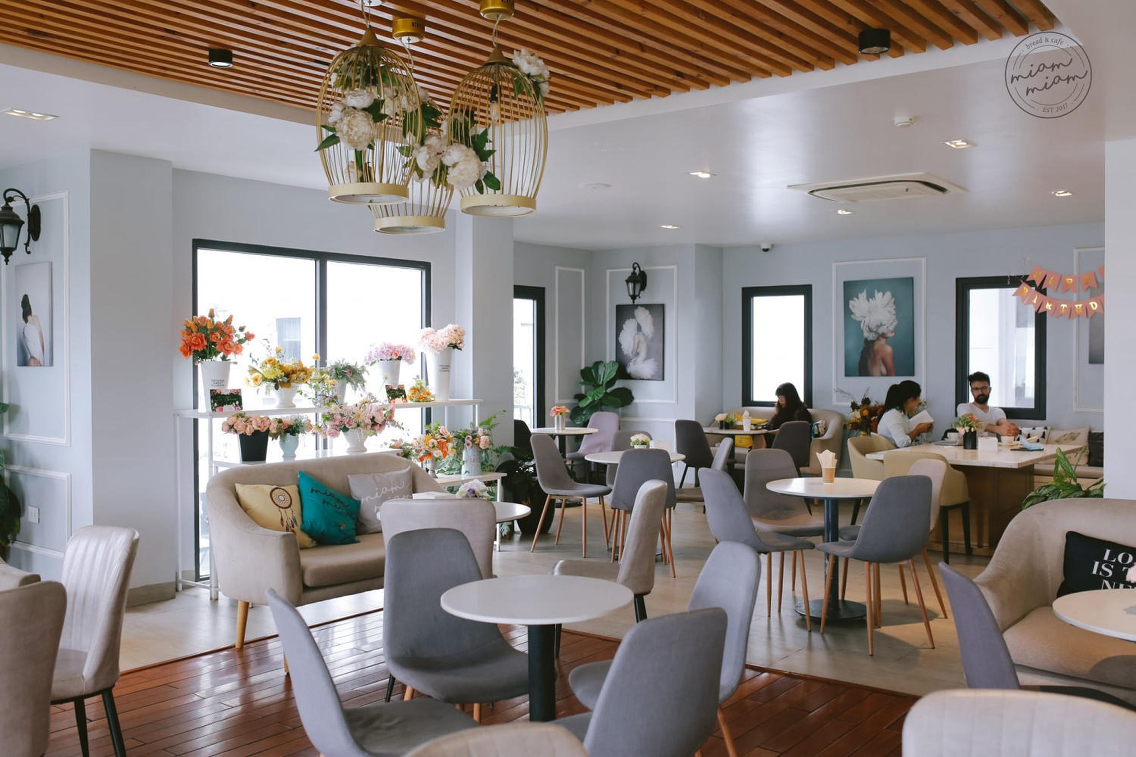 Điểm danh các quán cà phê view đẹp Hạ Long cho hội đam mê sống ảo - Hình 5