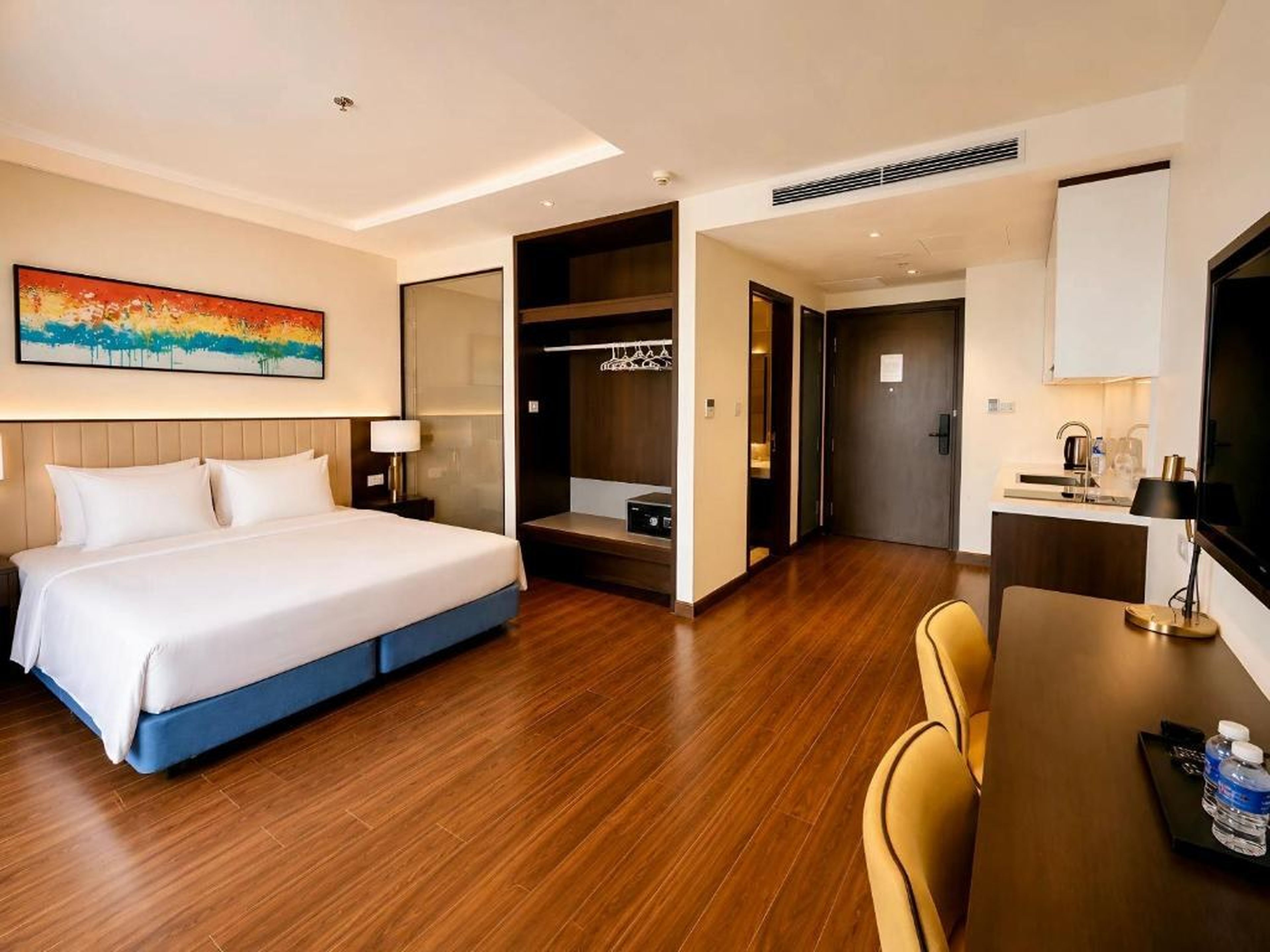Studio, 2BR Ocean View Apartment - The Sapphire Ha Long - Hình 10