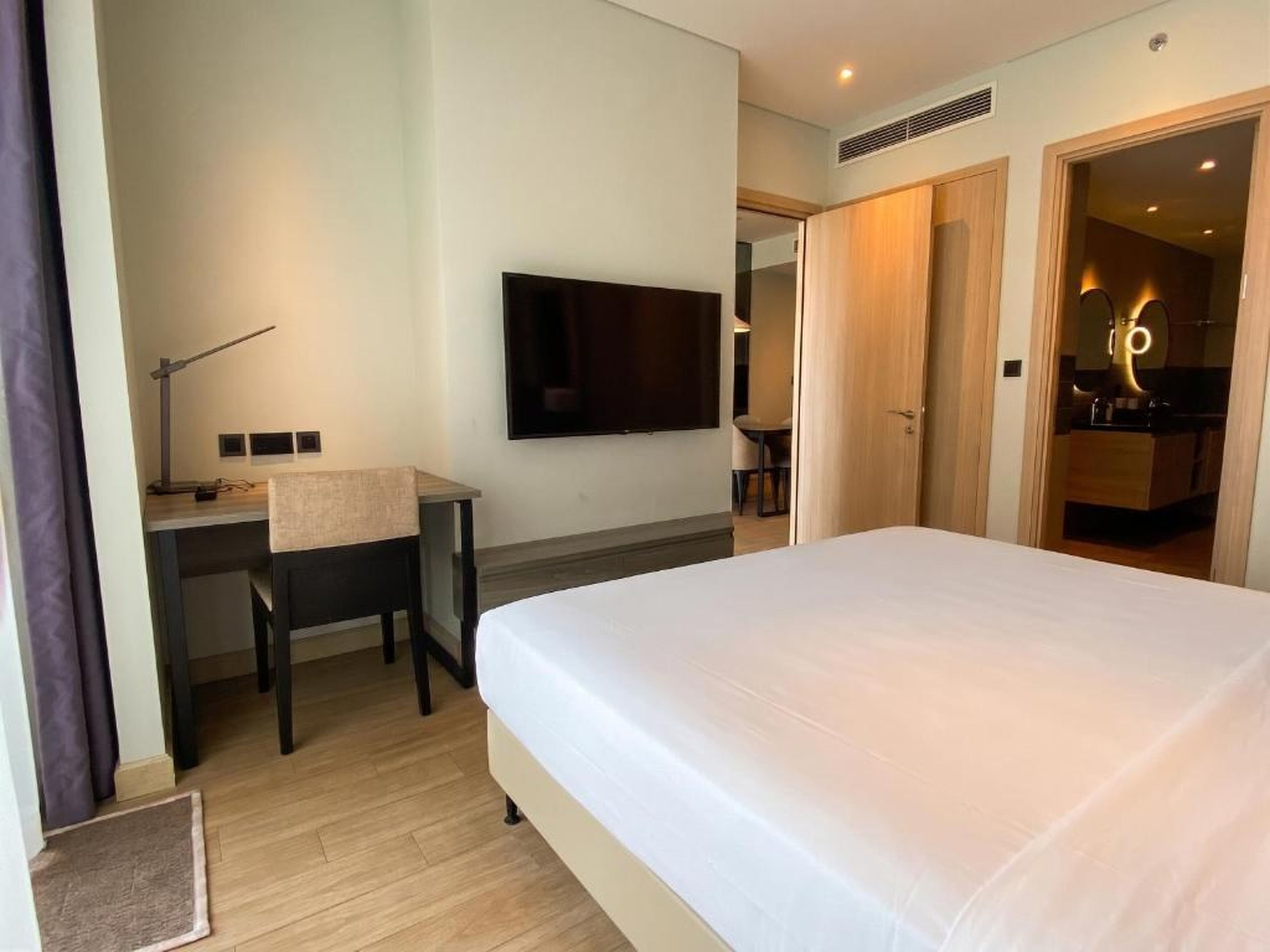 Residence By the Ha Long Beach Citadines Marina 1BR - Hình 27