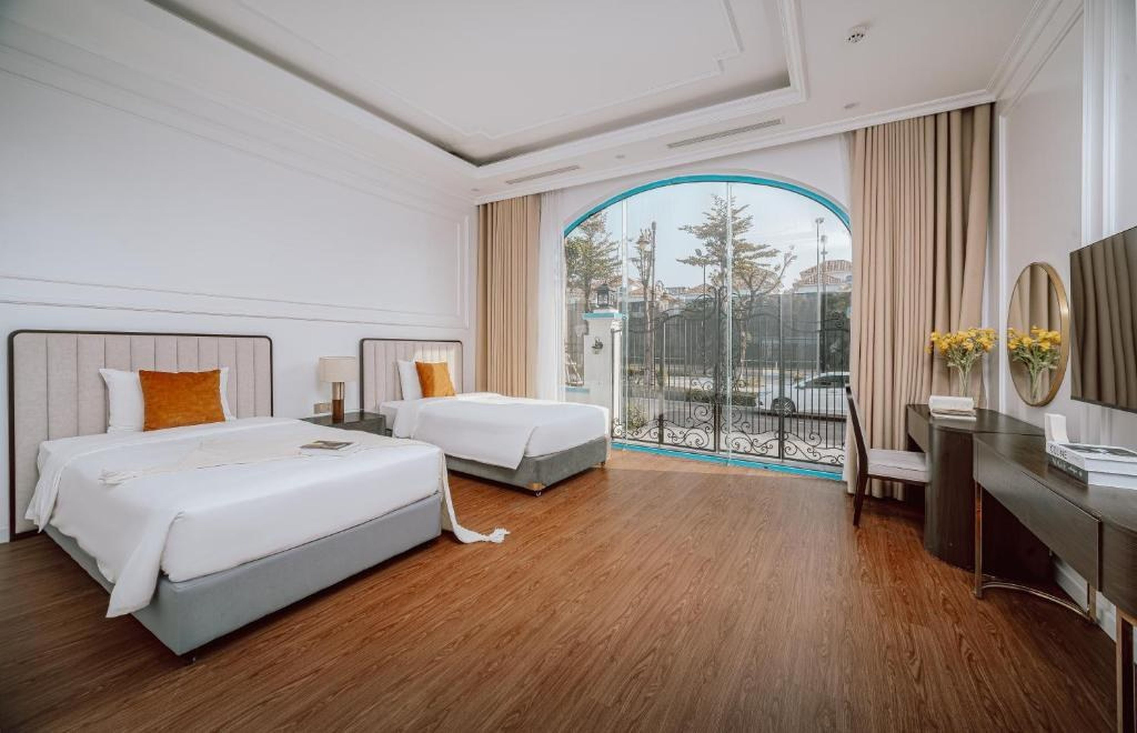 The Villas By Sun Grand City Feria Ha Long bay - Hình 2