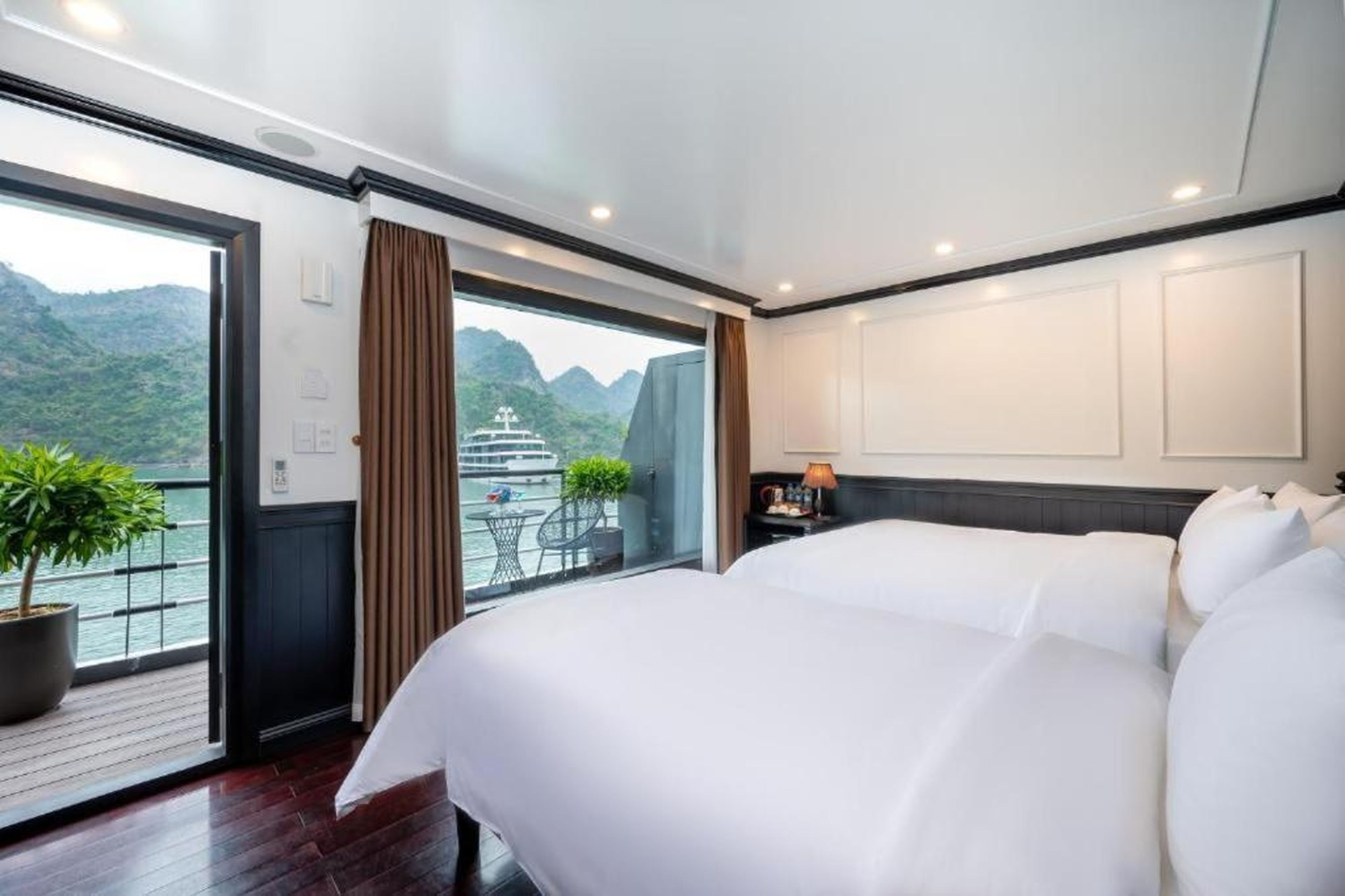 Cruise Lan Ha Bay 2 Day 1 Night pick-up from Hanoi - Hình 3