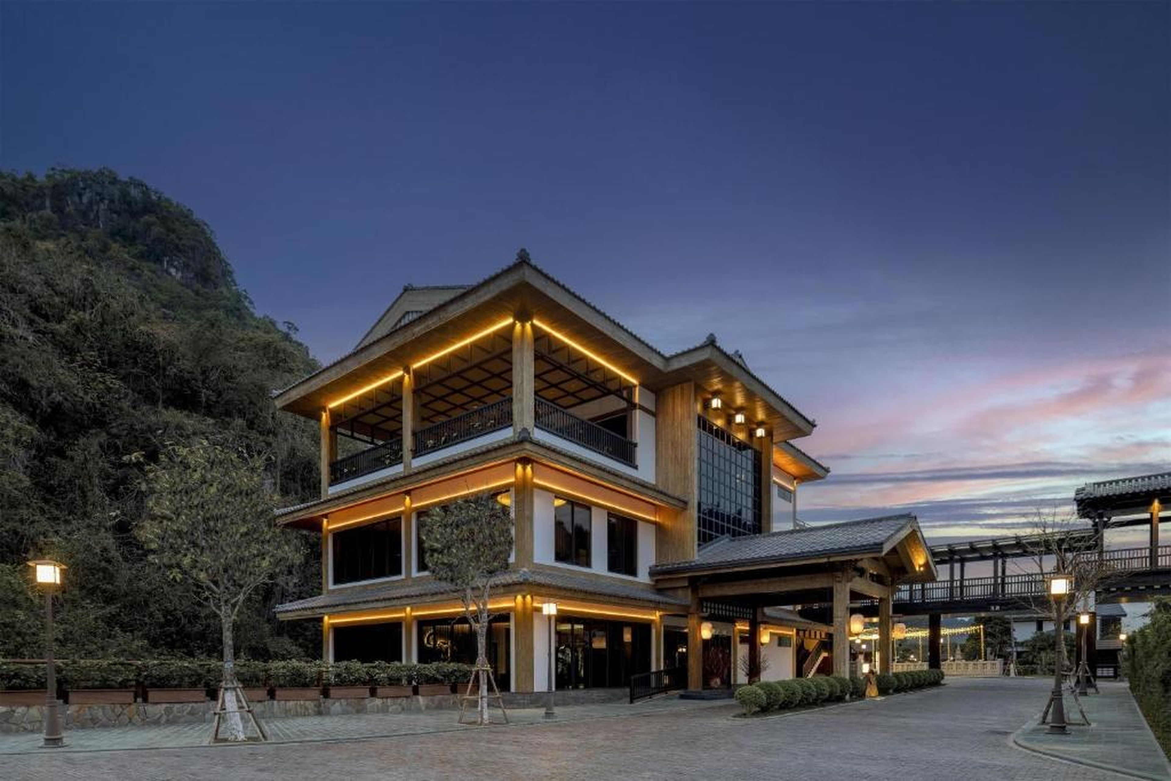Hilton Quang Hanh Onsen Resort - Hình 1