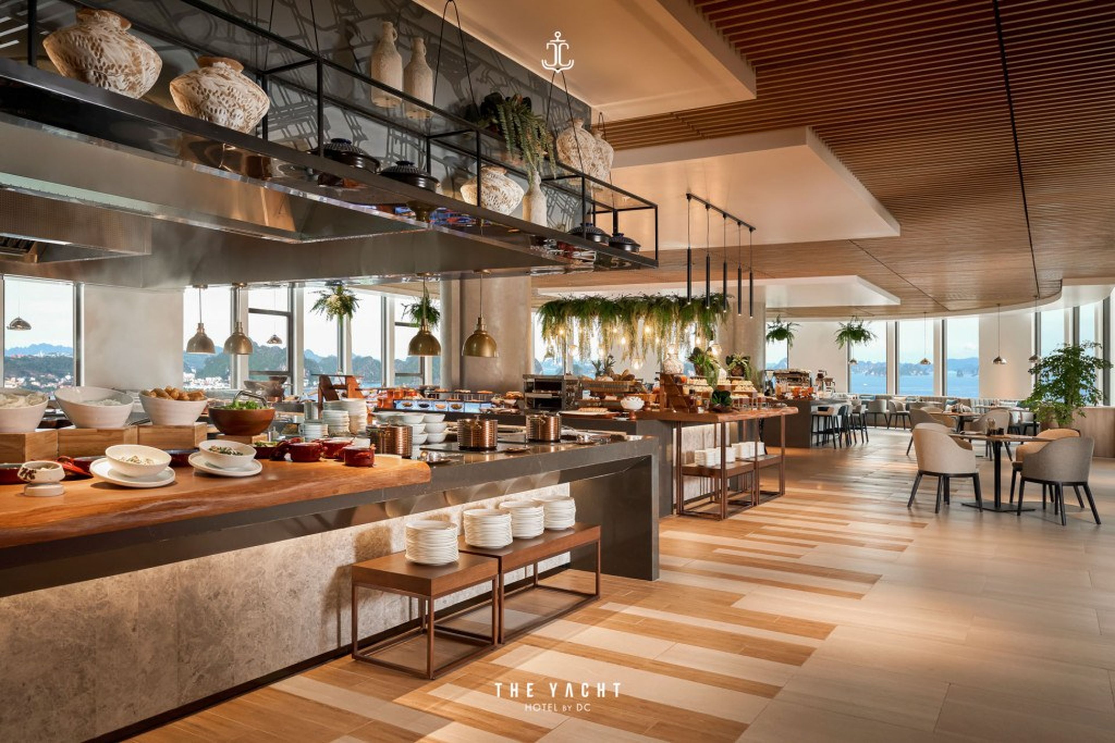The Yacht by DC – “Du thuyền” sang trọng trên mặt đất neo giữa Hạ Long - Hình 14