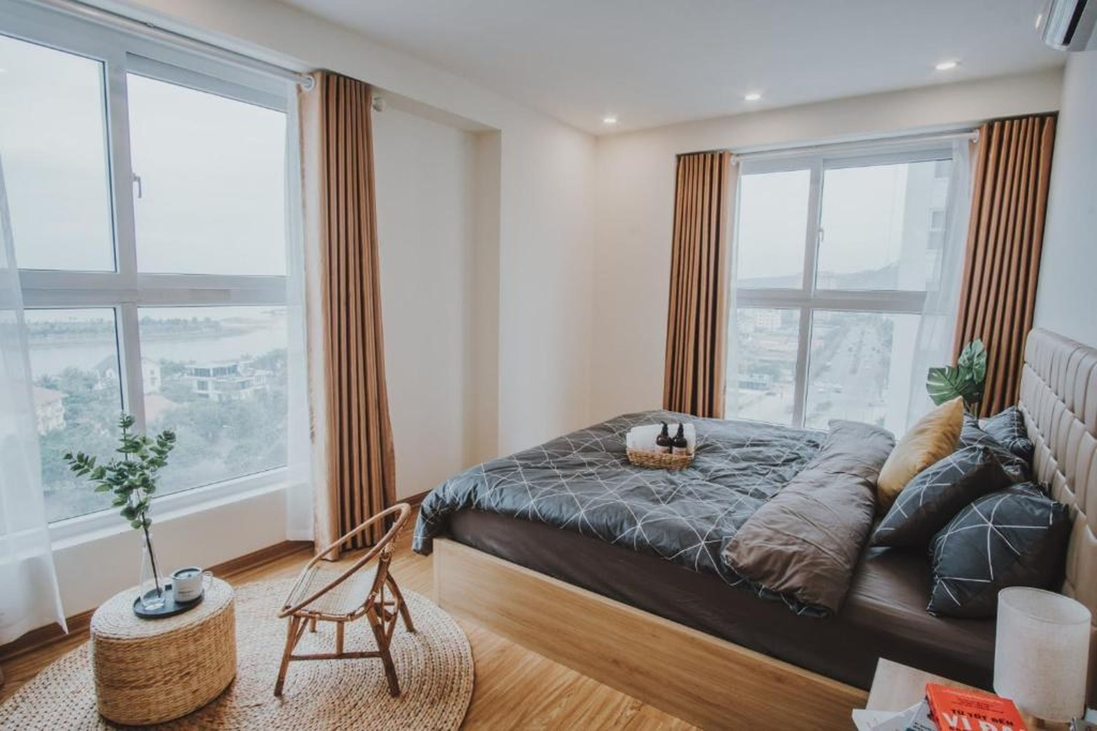 BunHomestay ☆ SEA-View BEDROOM 3BR/apt☆Netflix+Pool☆Near Harbour - Hình 17