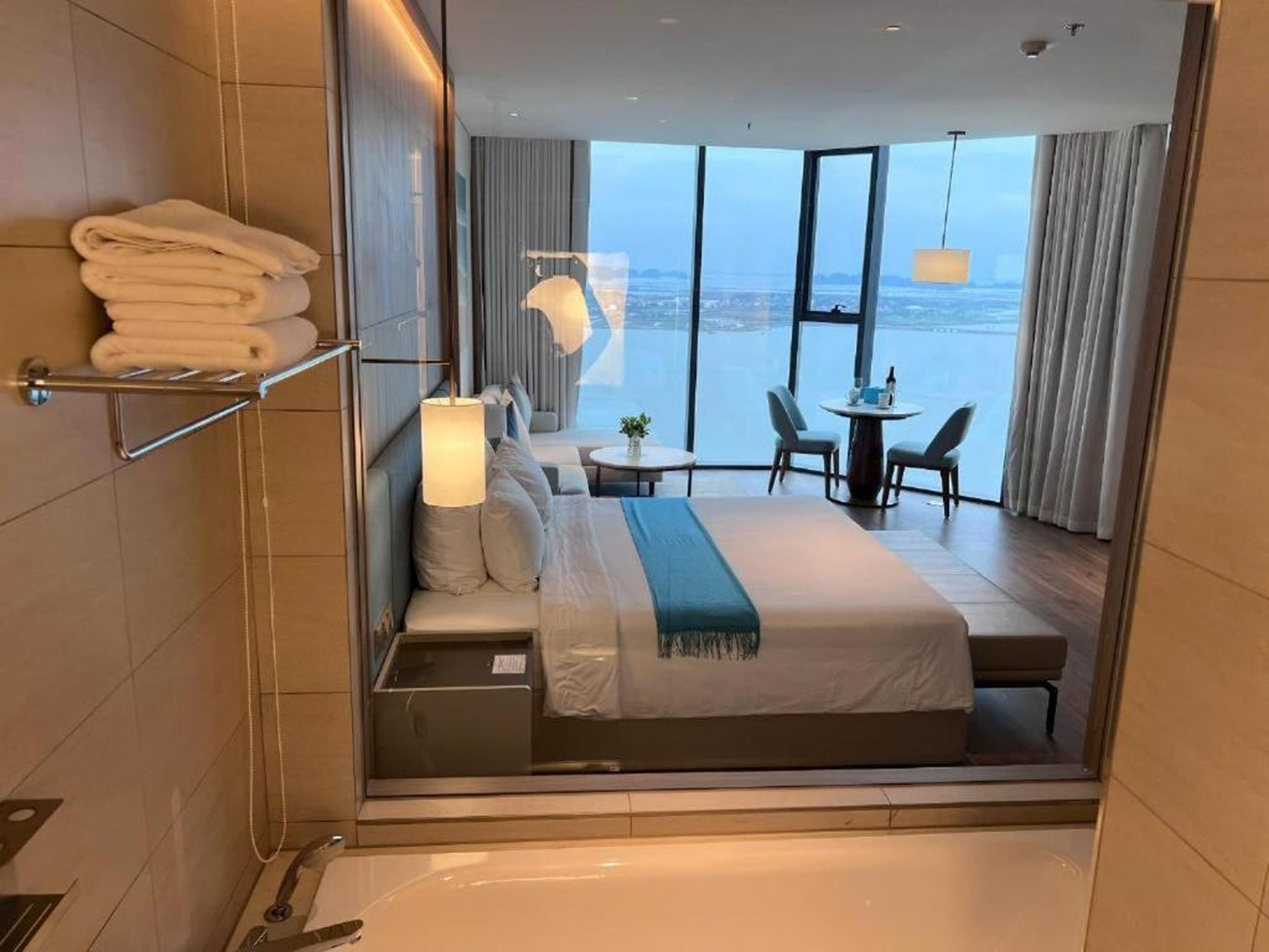 A LA CARTE Hạ Long Bay View biển tầng cao - Hình 11