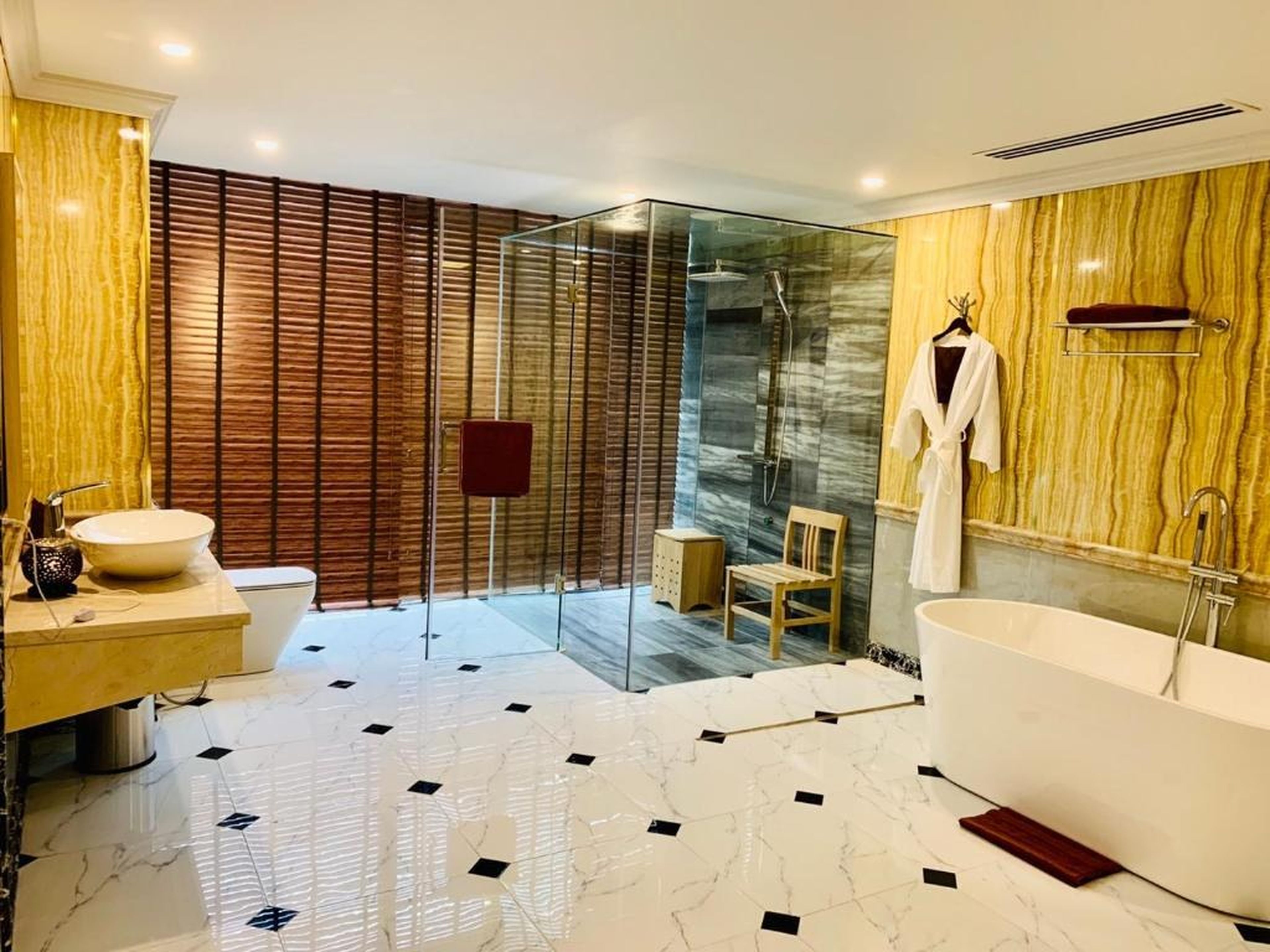 Central Luxury Hạ Long Hotel - Hình 5