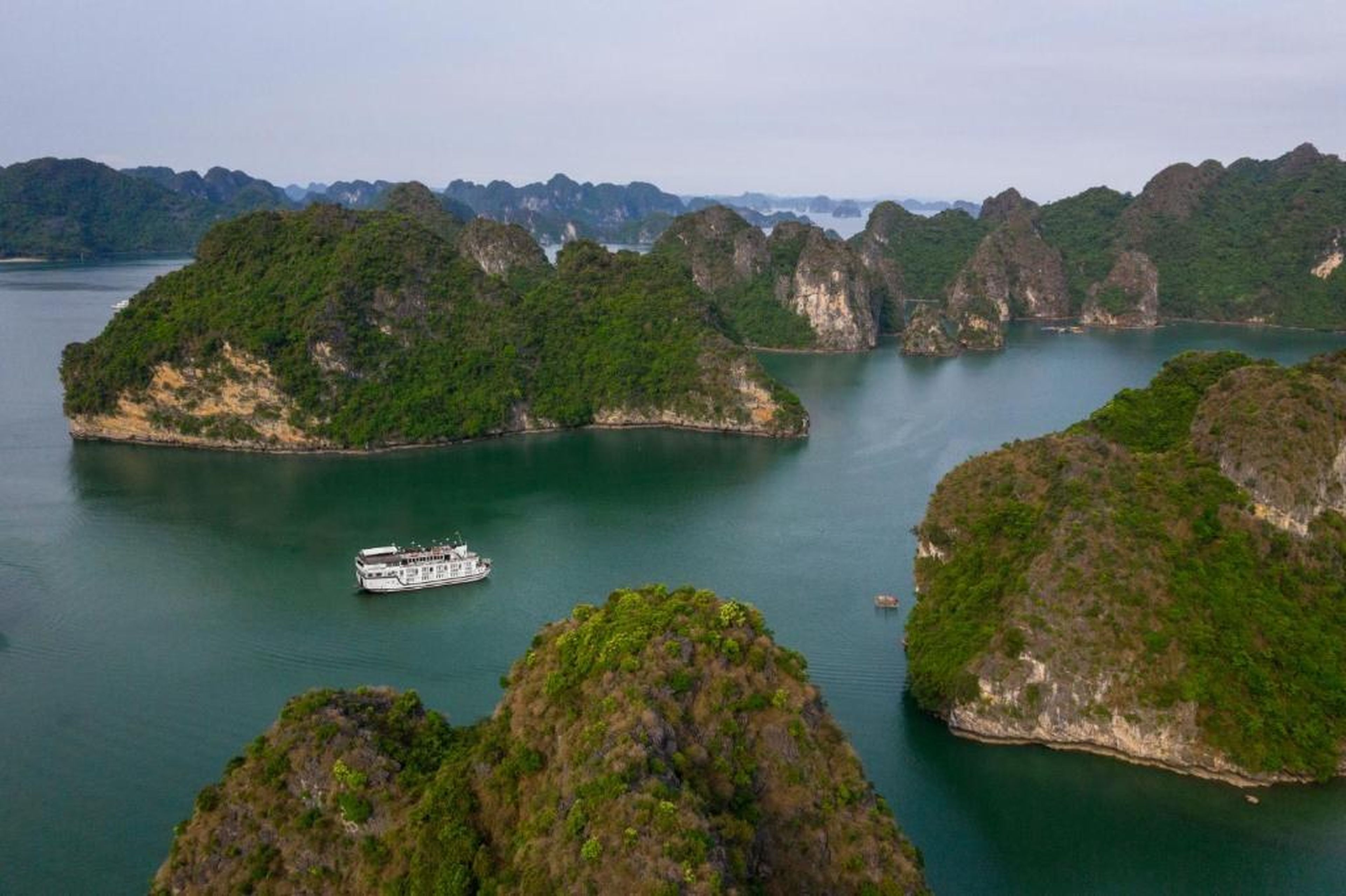 Halong & Bai Tu Long Cruises - Hình 30