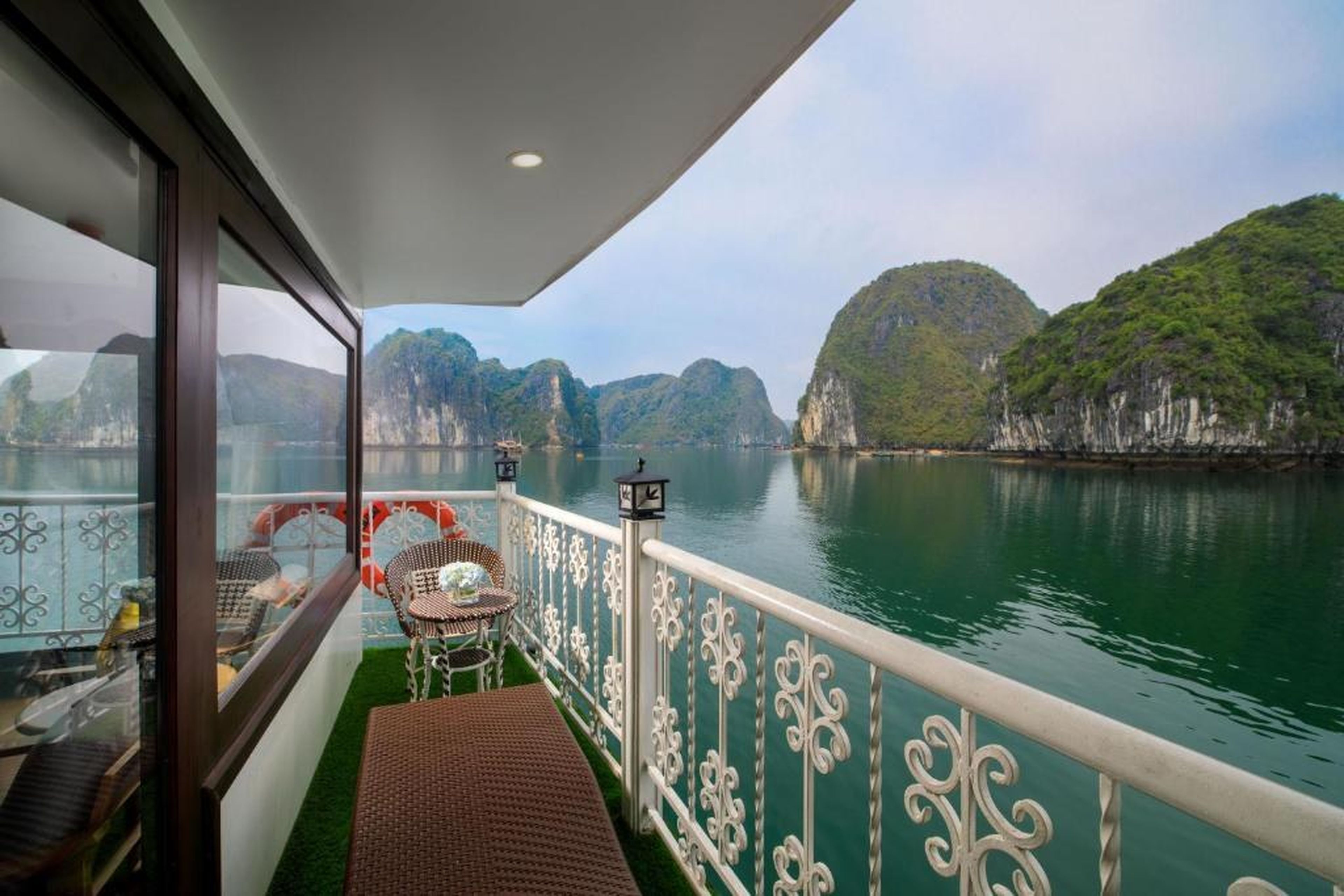 UniCharm Cruise - Hidden Route 2 Bays & Viet Hai village - Hình 9