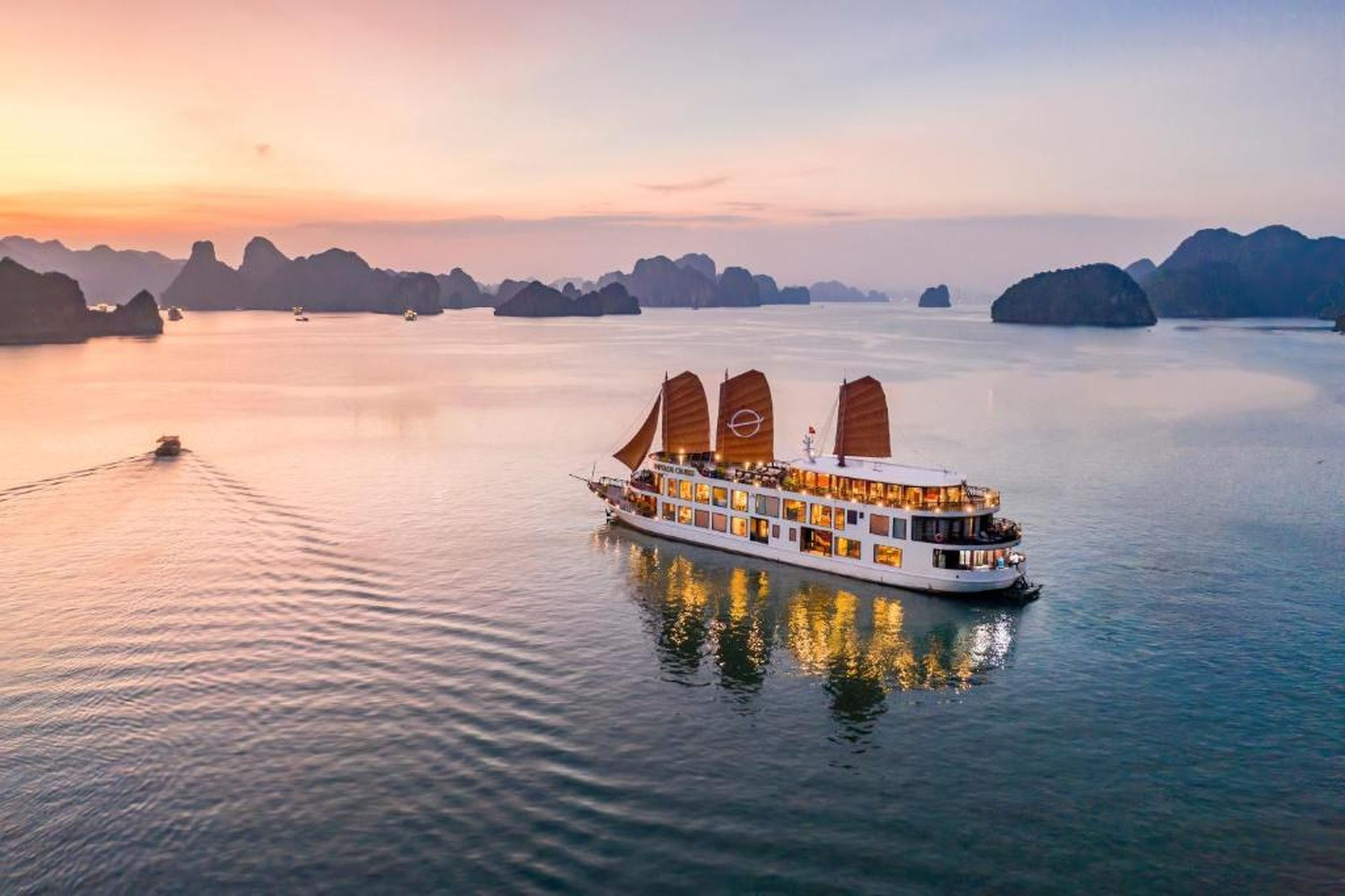 Emperor Cruises Legacy Ha Long - Hình 22