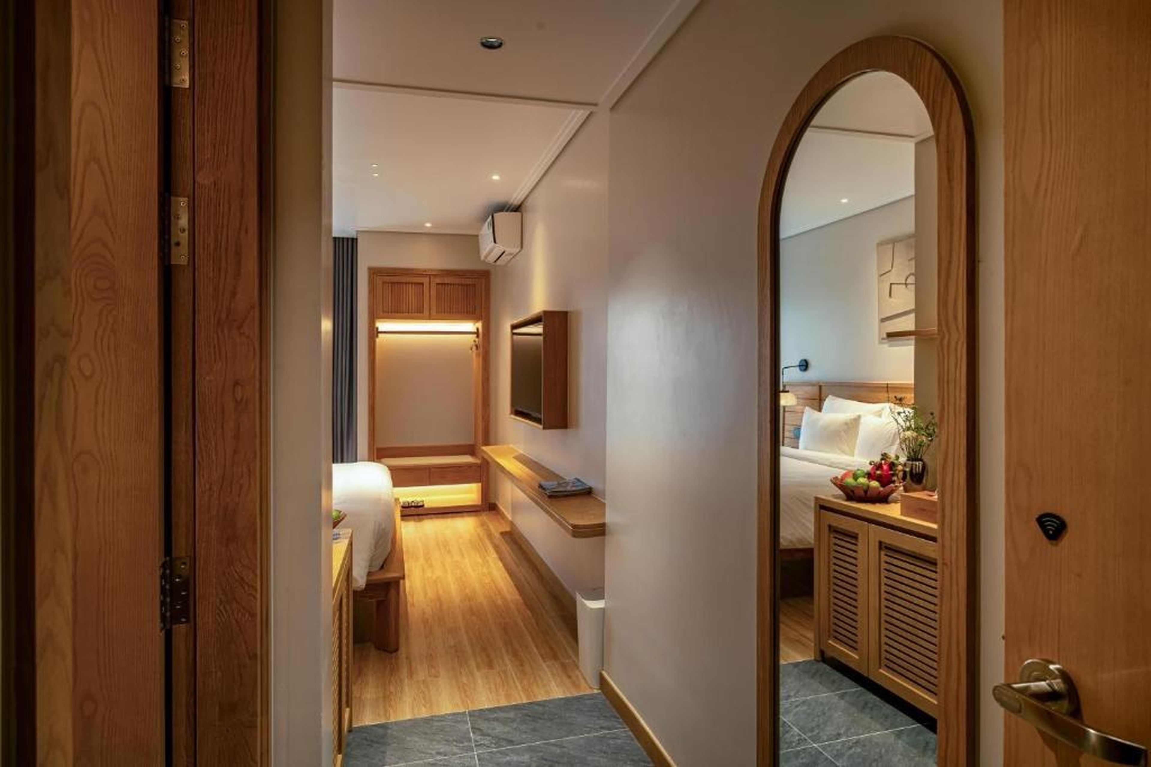 Nam Dat Hotel by D'Lecia Ha Long - Hình 13