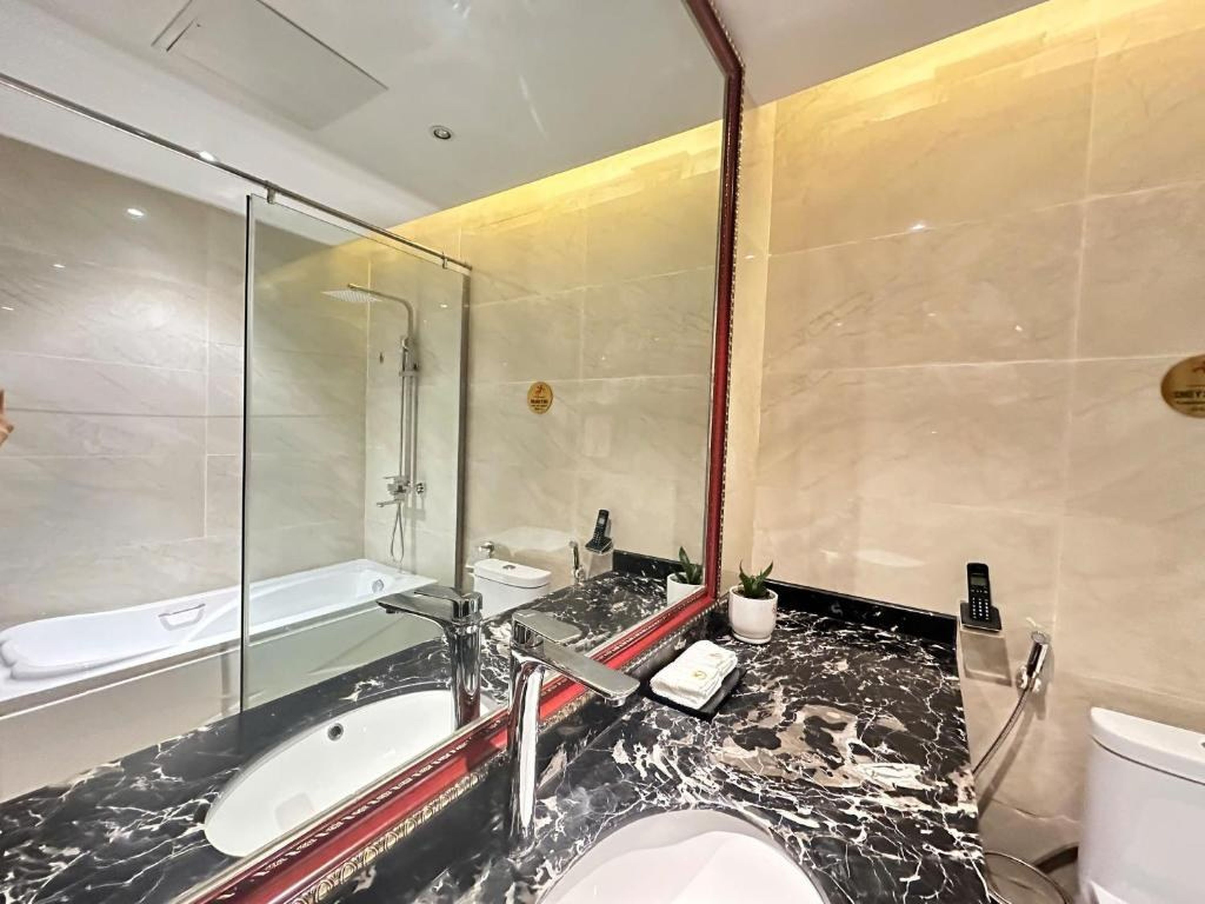 Hồng Vận Grand Hotel Móng cái - Hình 17