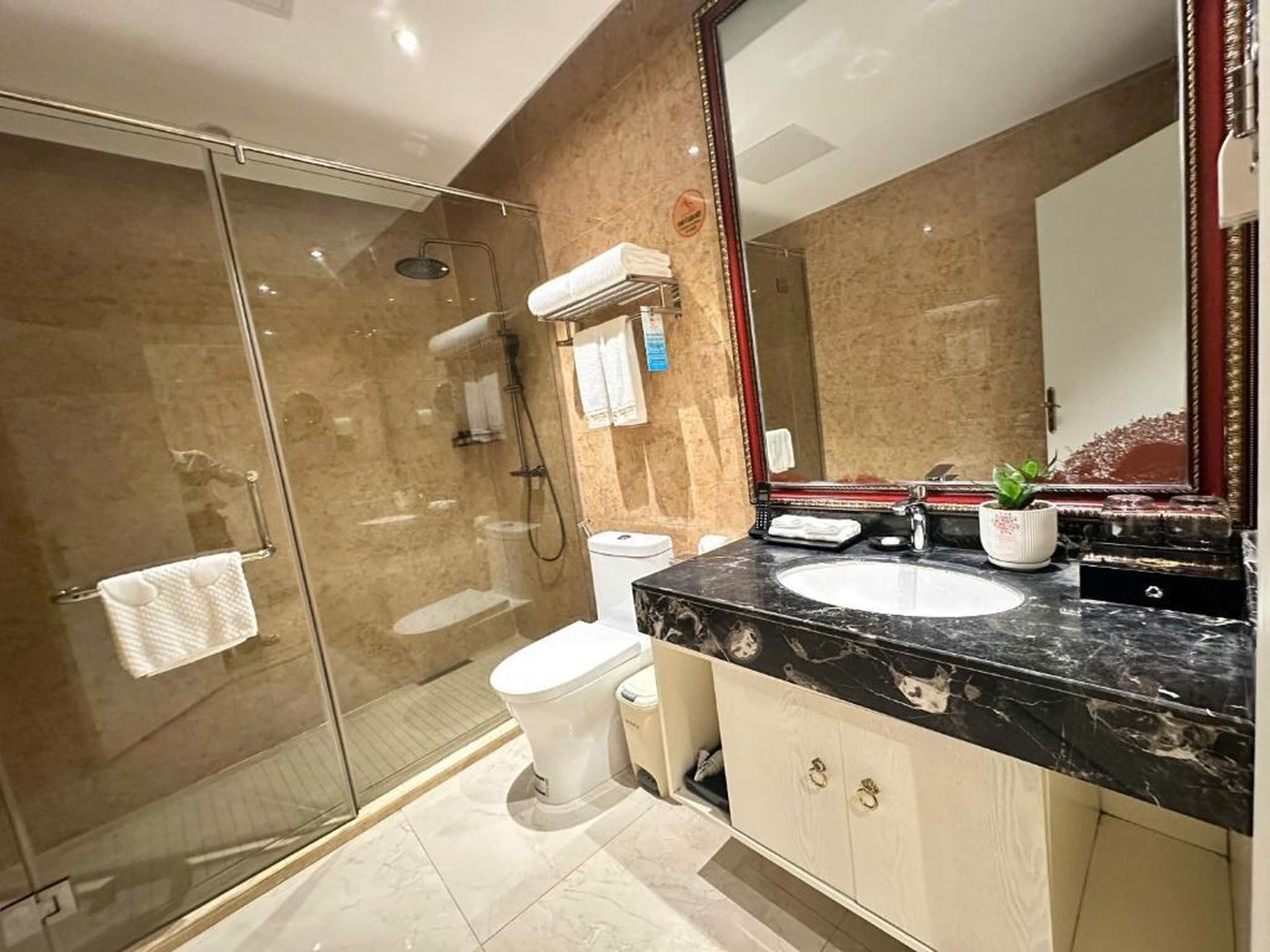 Hồng Vận Grand Hotel Móng cái - Hình 27