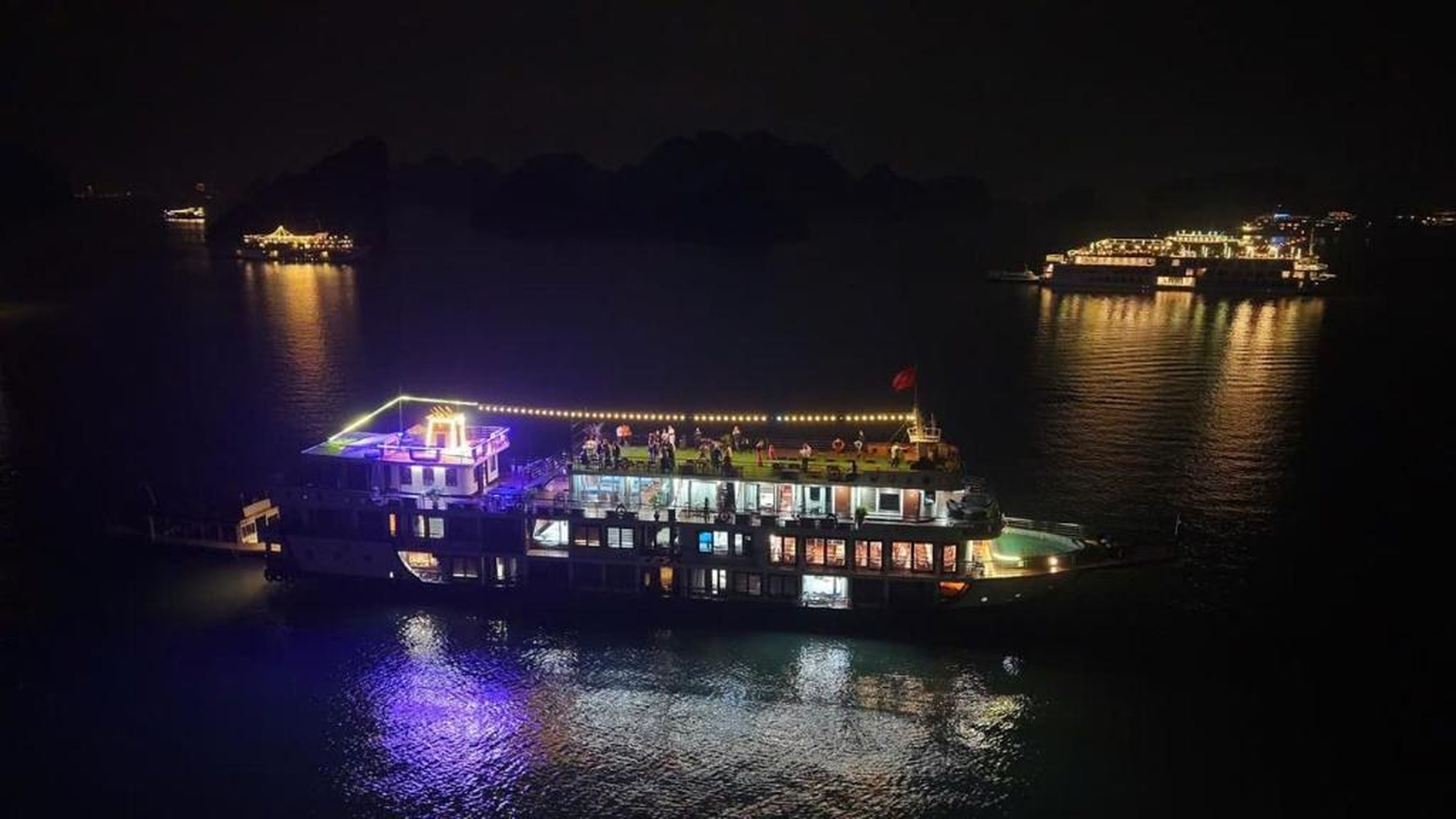 Aqua Elegance Cruise - Halong Bay by AHG - Hình 27