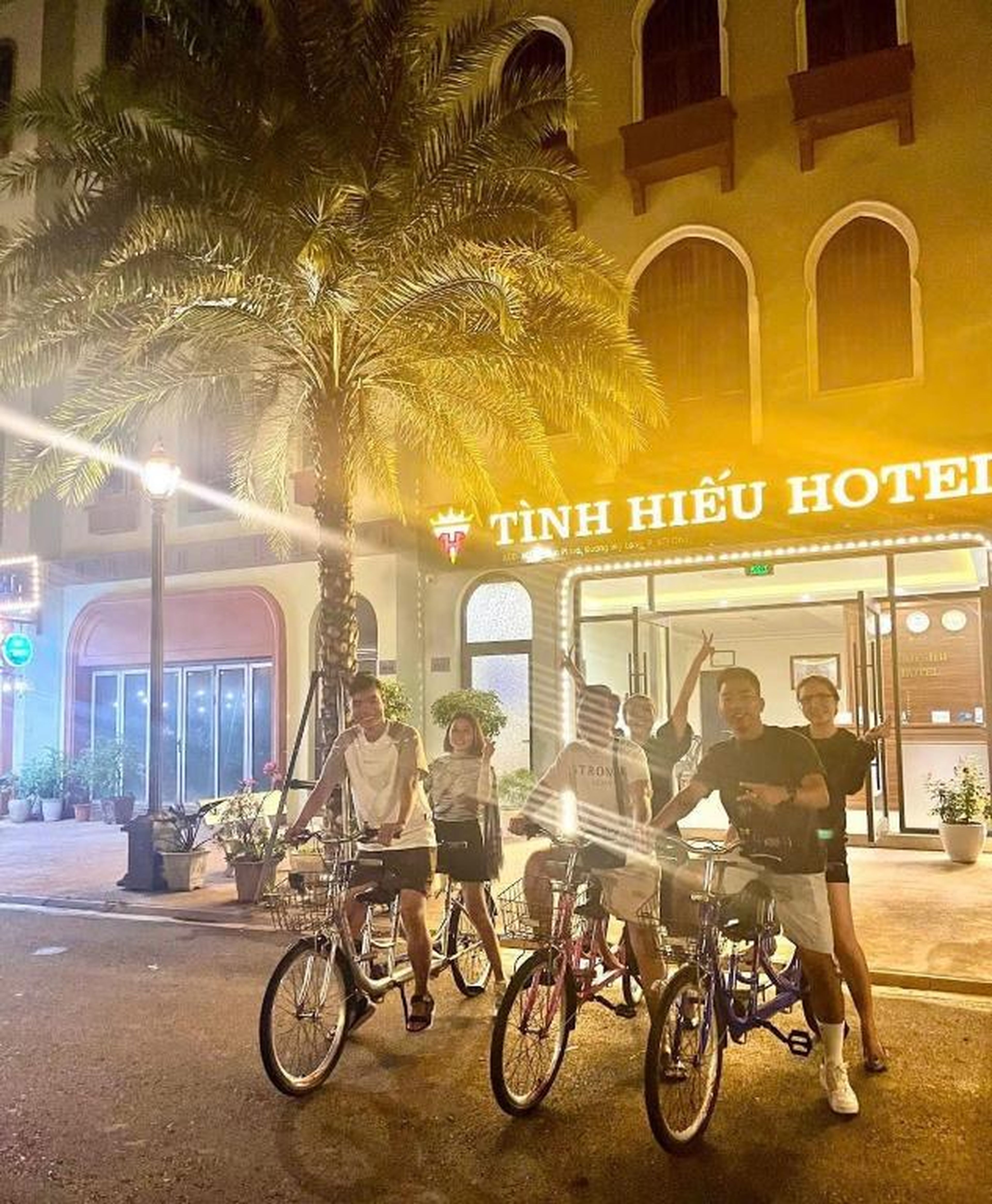 TH Hotel 7 màu - Hình 8