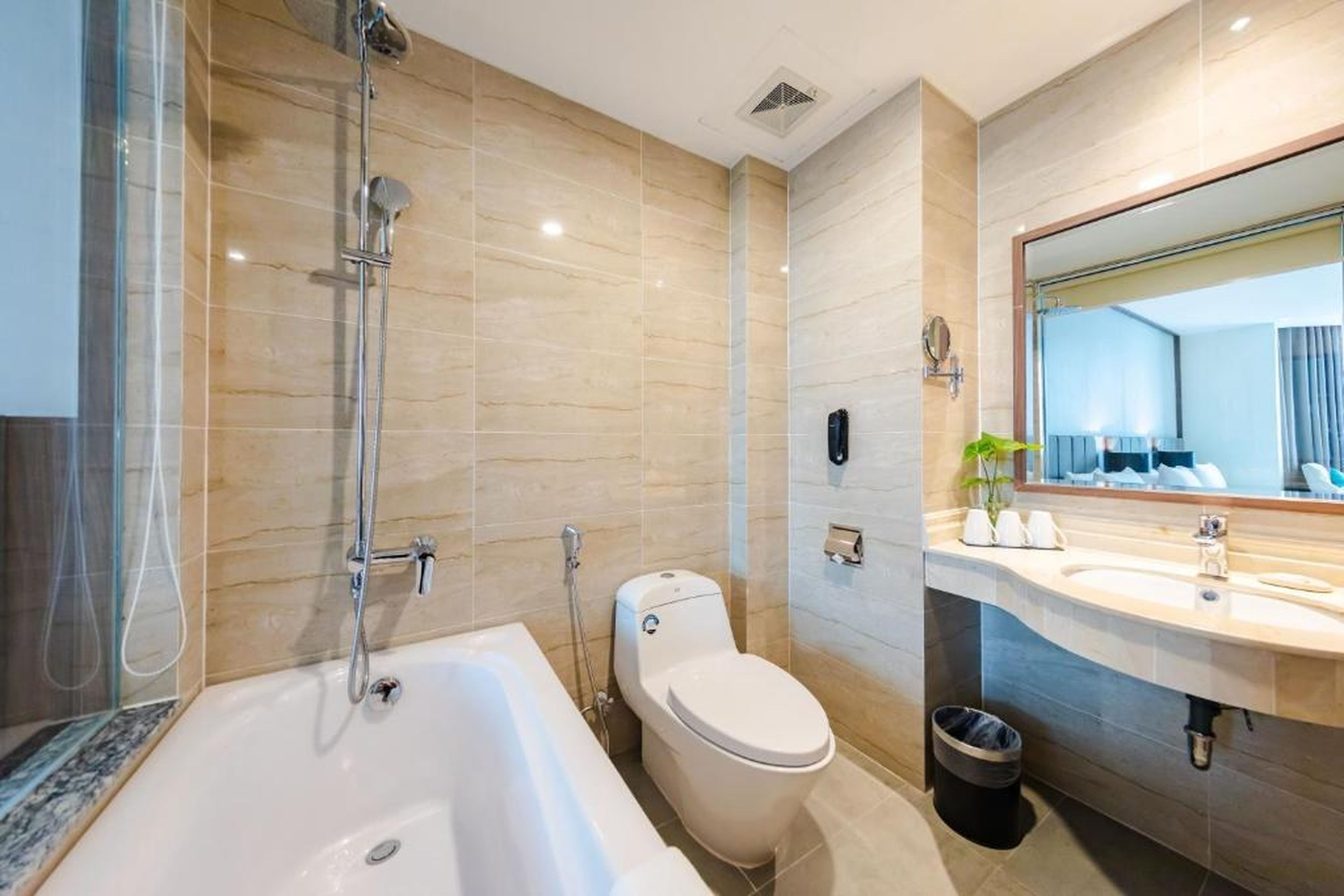 Mường Thanh Holiday Suối Mơ Hạ Long - Hình 2