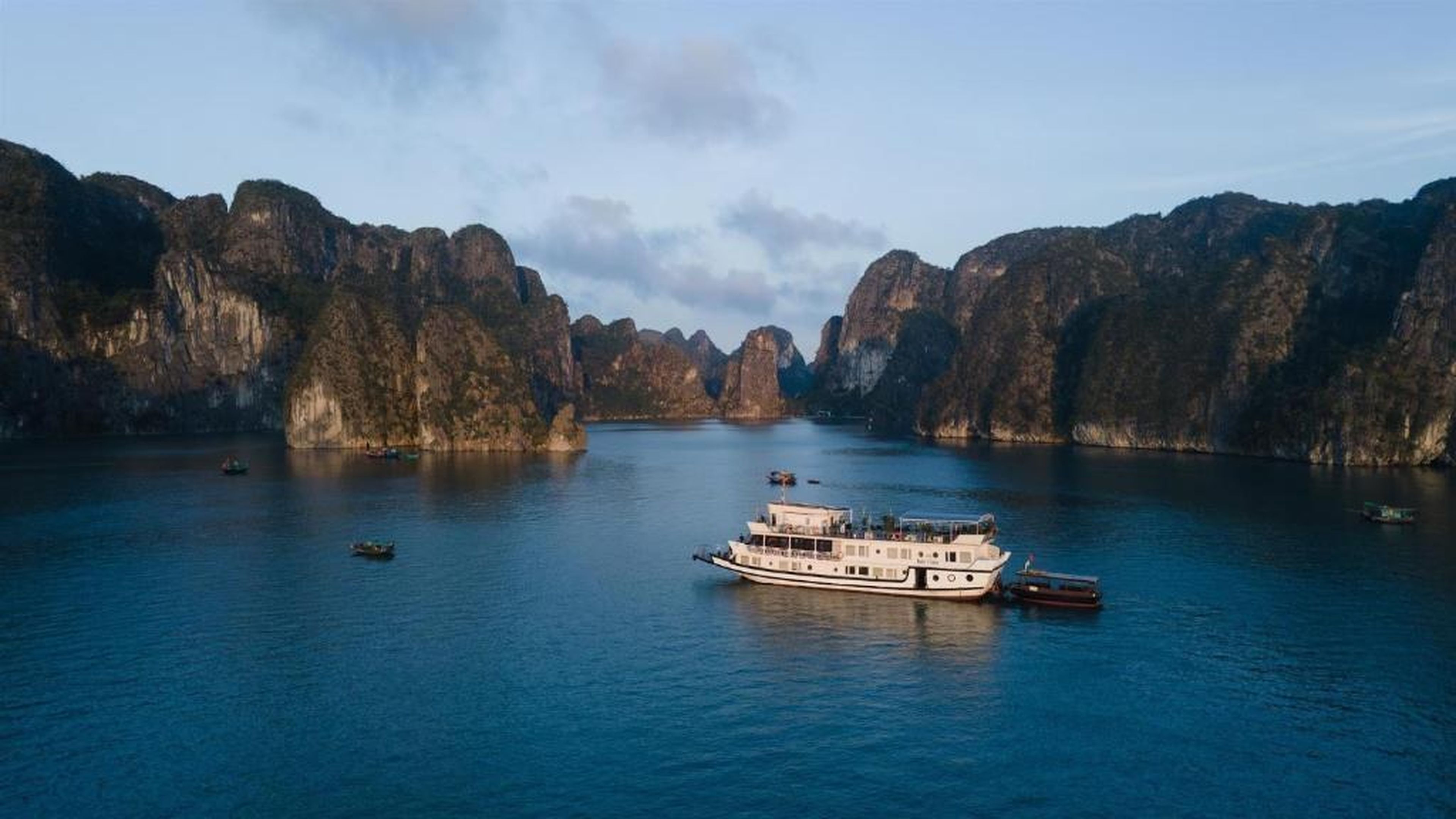 Ruby Premium Cruise - Hình 12