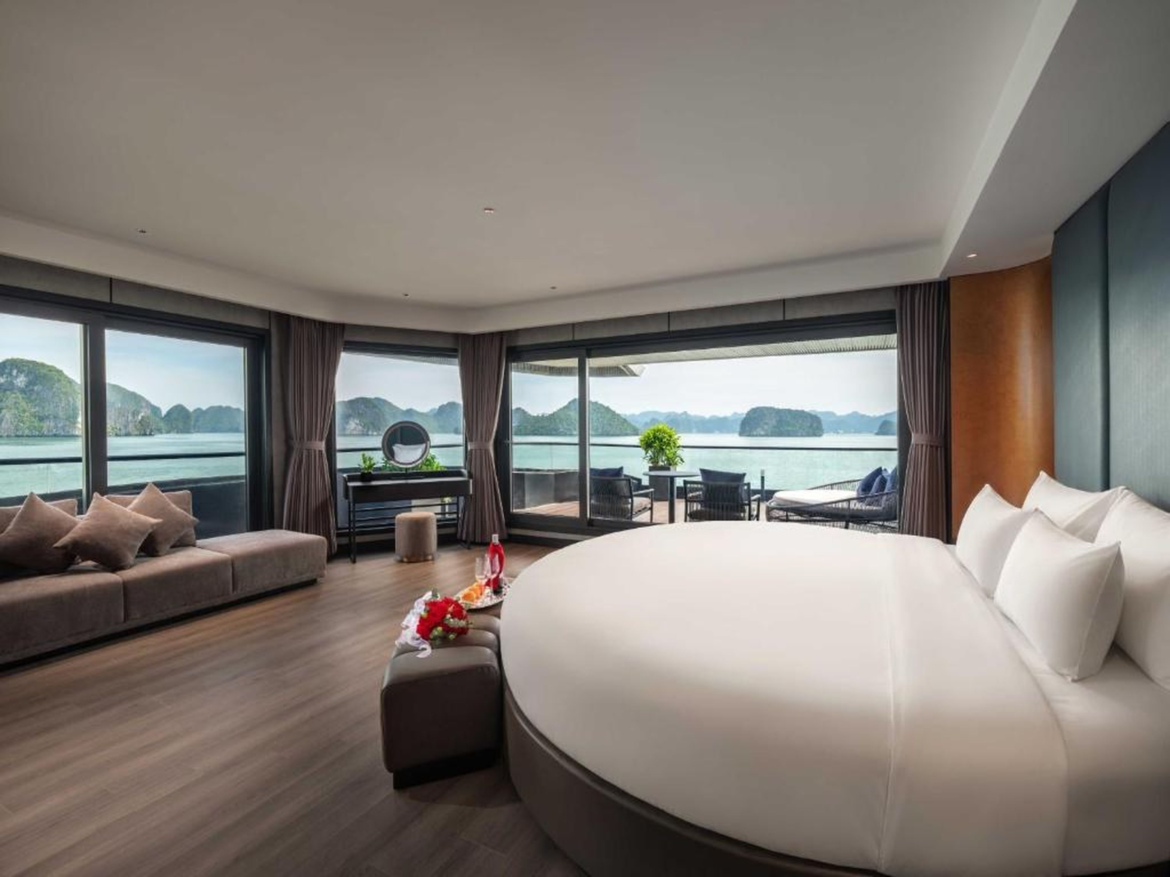 Victorious Cruise Ha Long Bay - Hình 1