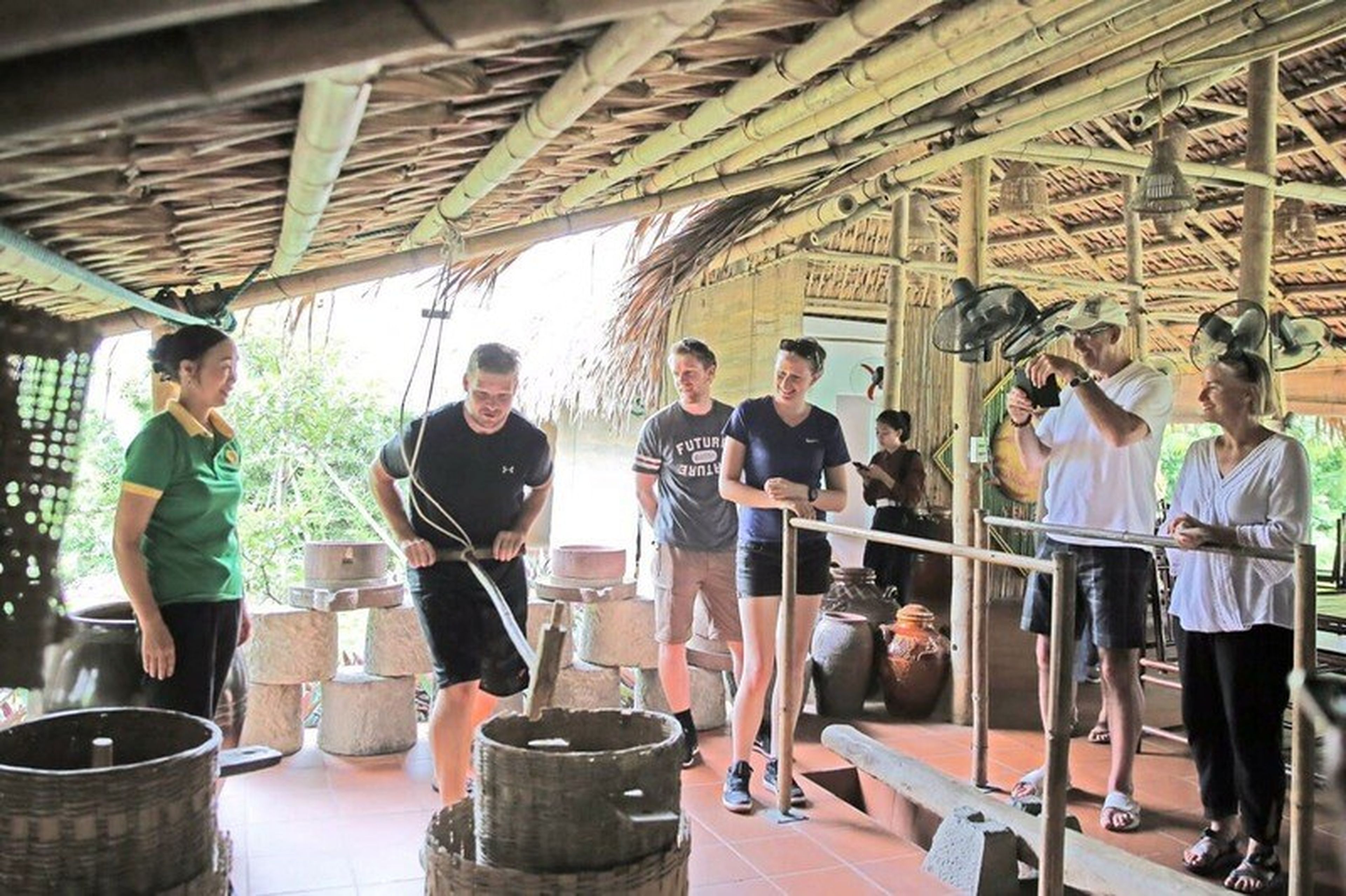Ghé làng quê Yên Đức Quảng Ninh trải nghiệm cuộc sống thuần nông - Hình 6