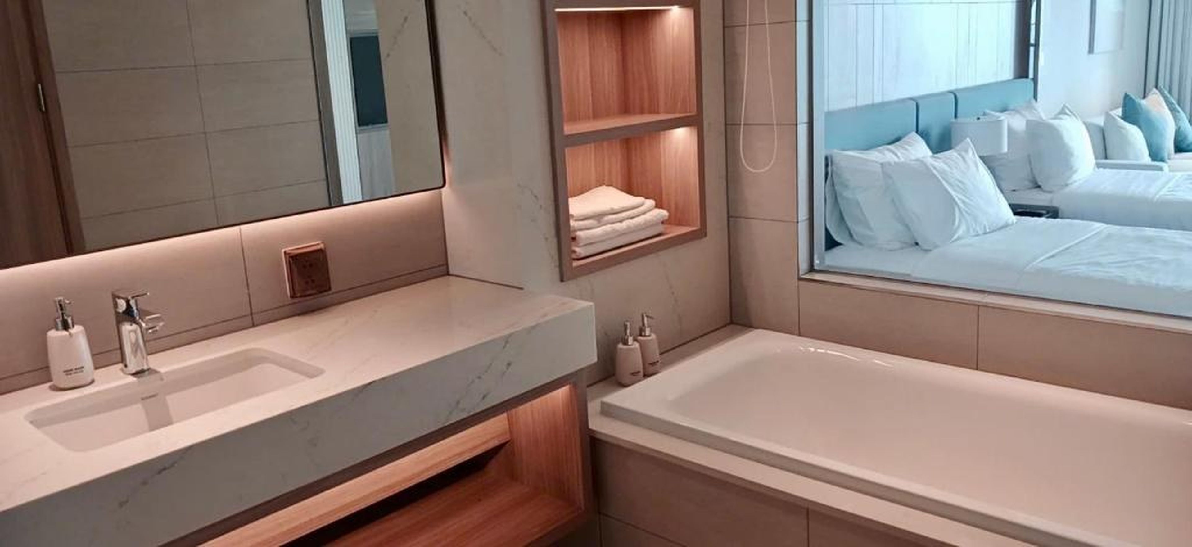 A La Carte Hạ Long Homestay view Biển - Hình 8