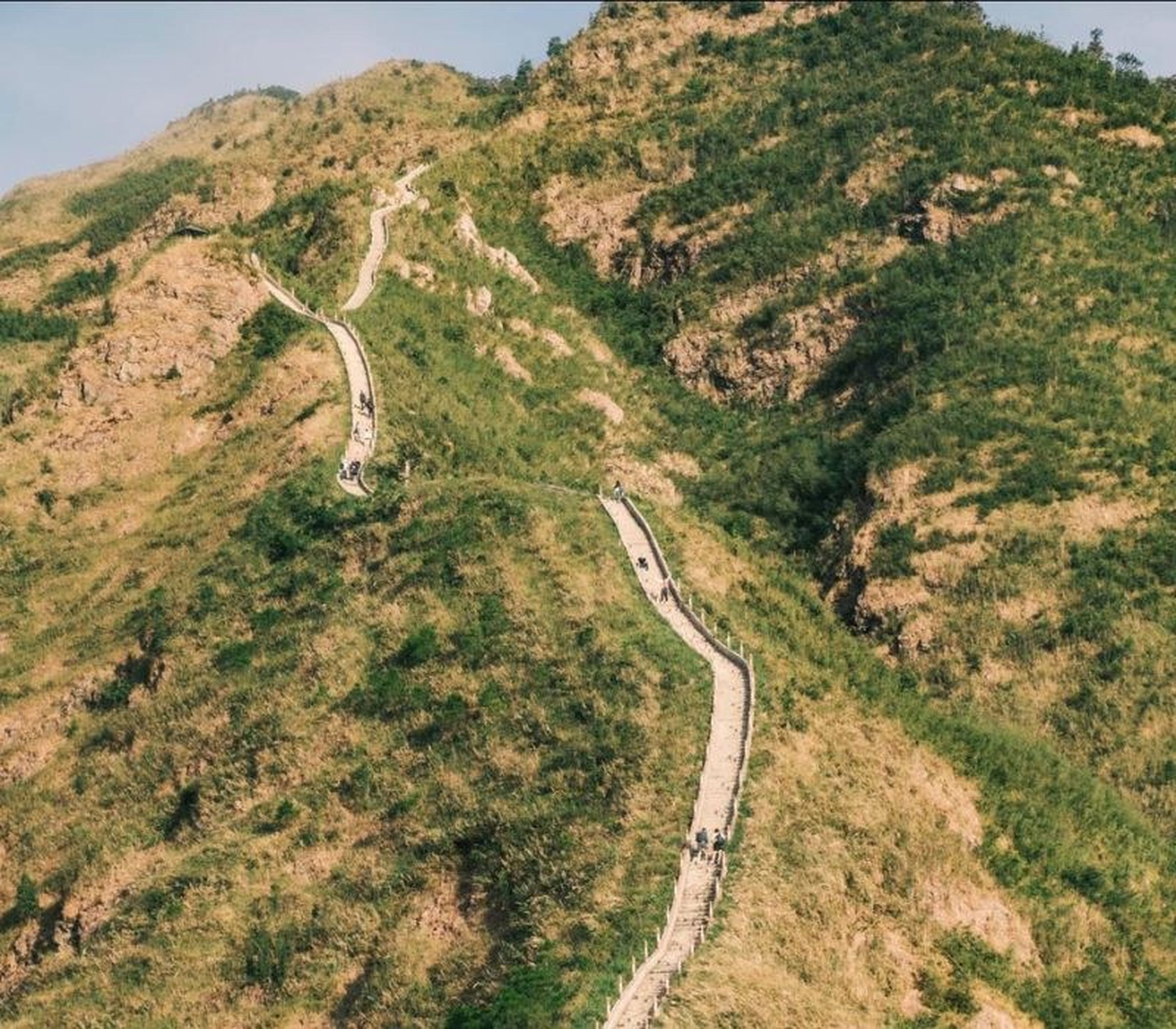 빈리우 공룡의 등뼈: 억새철 트레킹 경험 가이드 - Hình 1