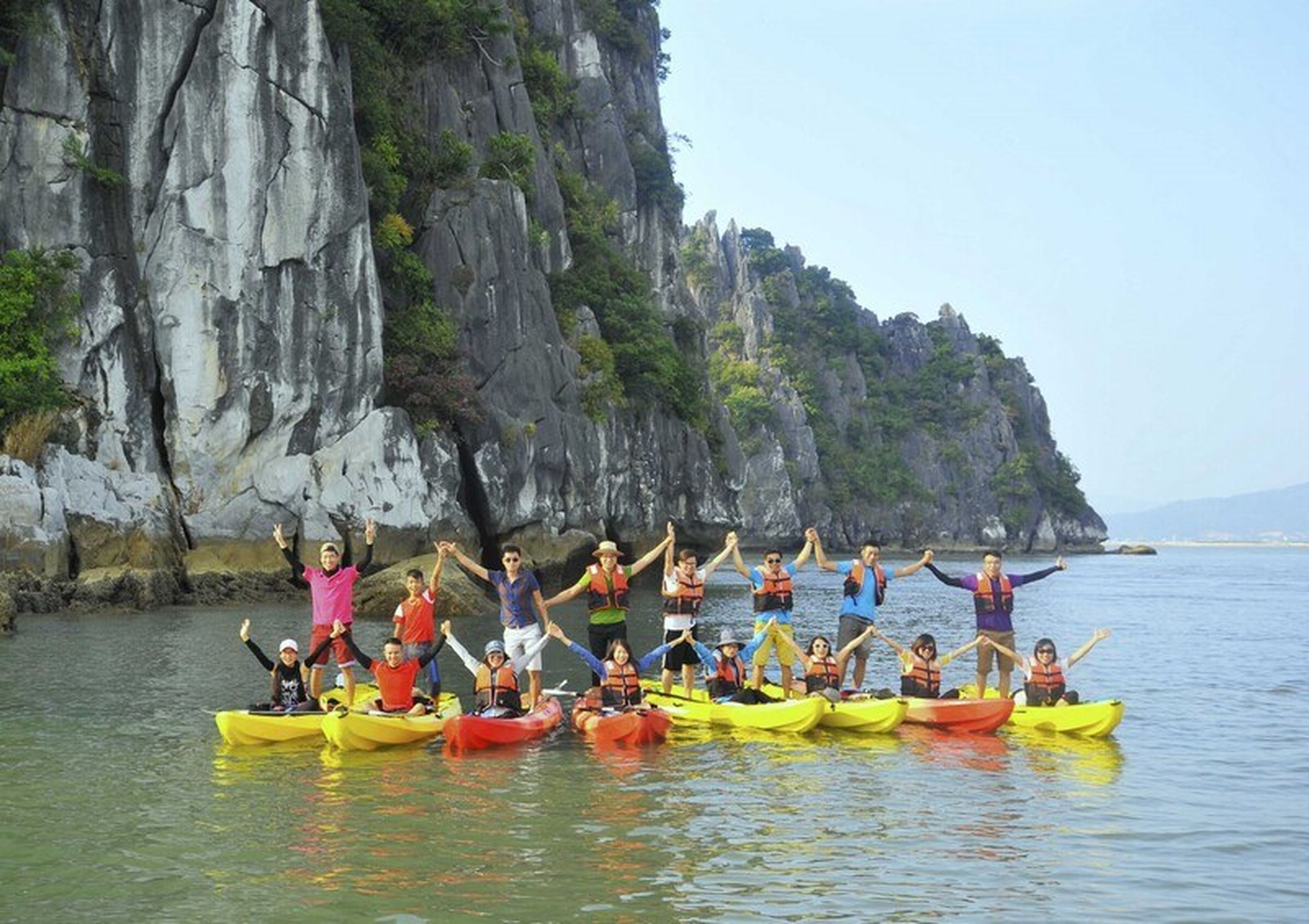 Hang Luồn Hạ Long – Chốn tiên cảnh nơi Vịnh Lan Hạ - Hình 4