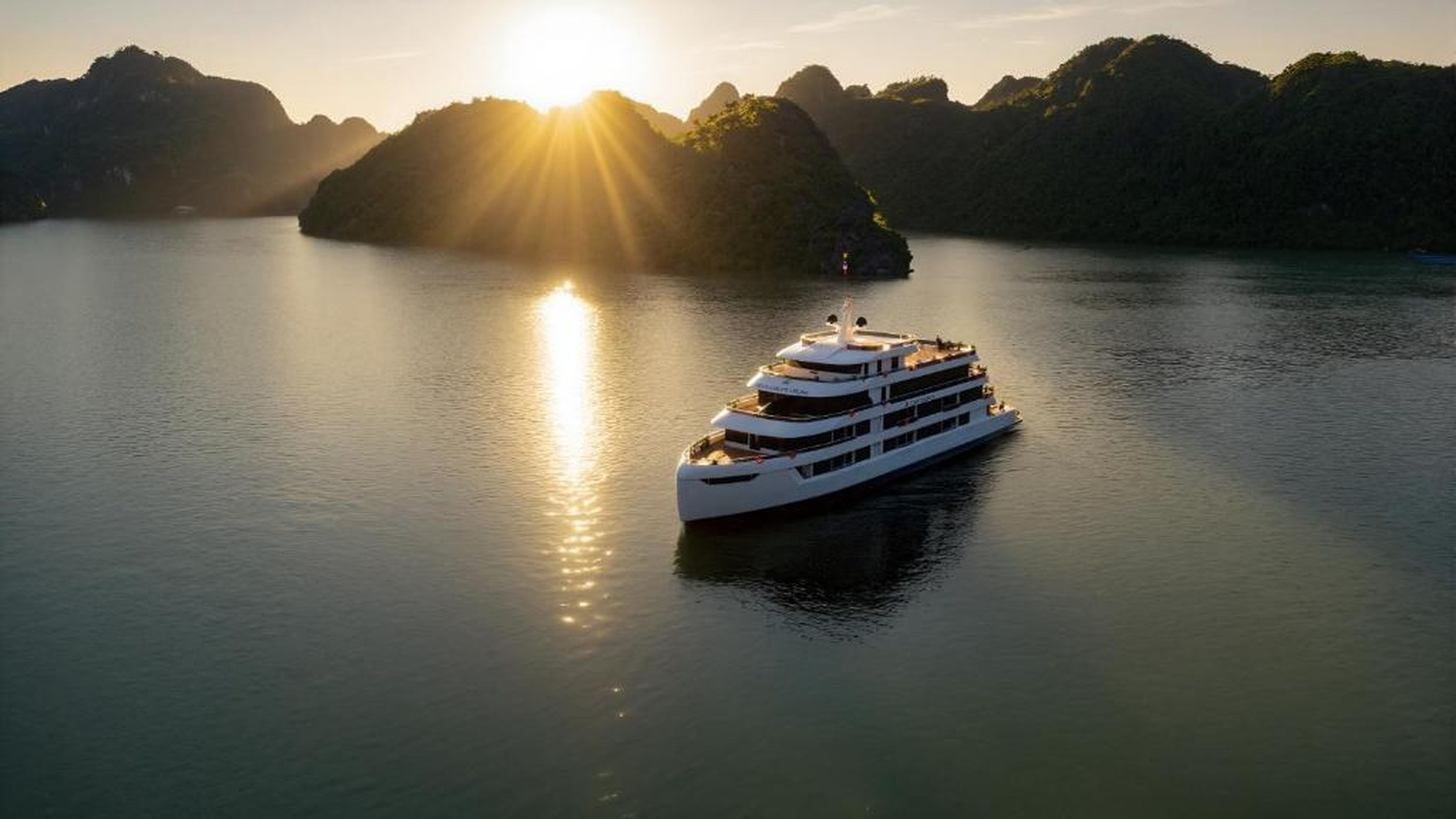 Aqua Luxury Cruise by AHG - Hình 13