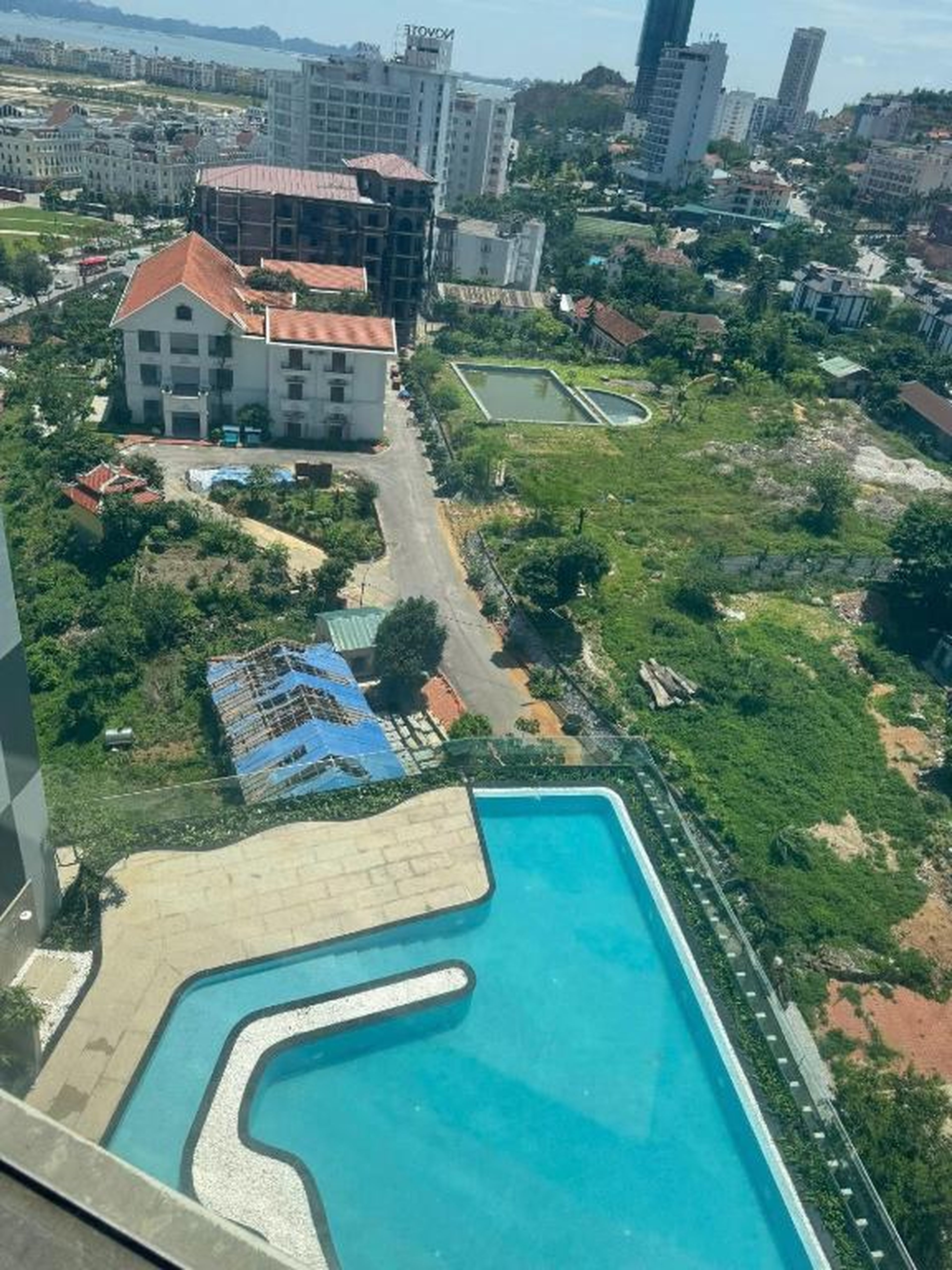 High-rise apartment with ocean view at The Holiday Ha Long - Hình 4