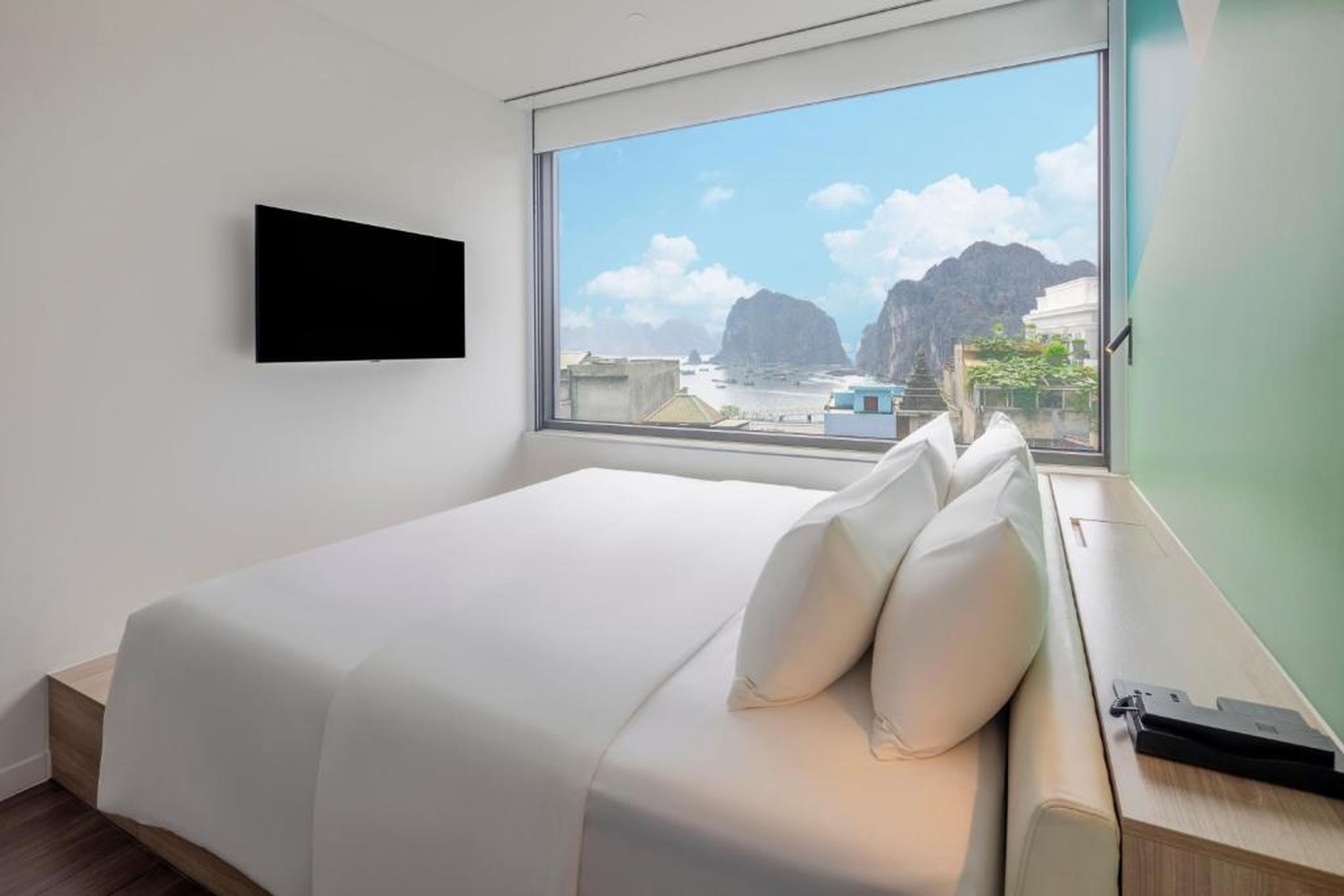 Tru by Hilton Ha Long Hon Gai Centre - Hình 6