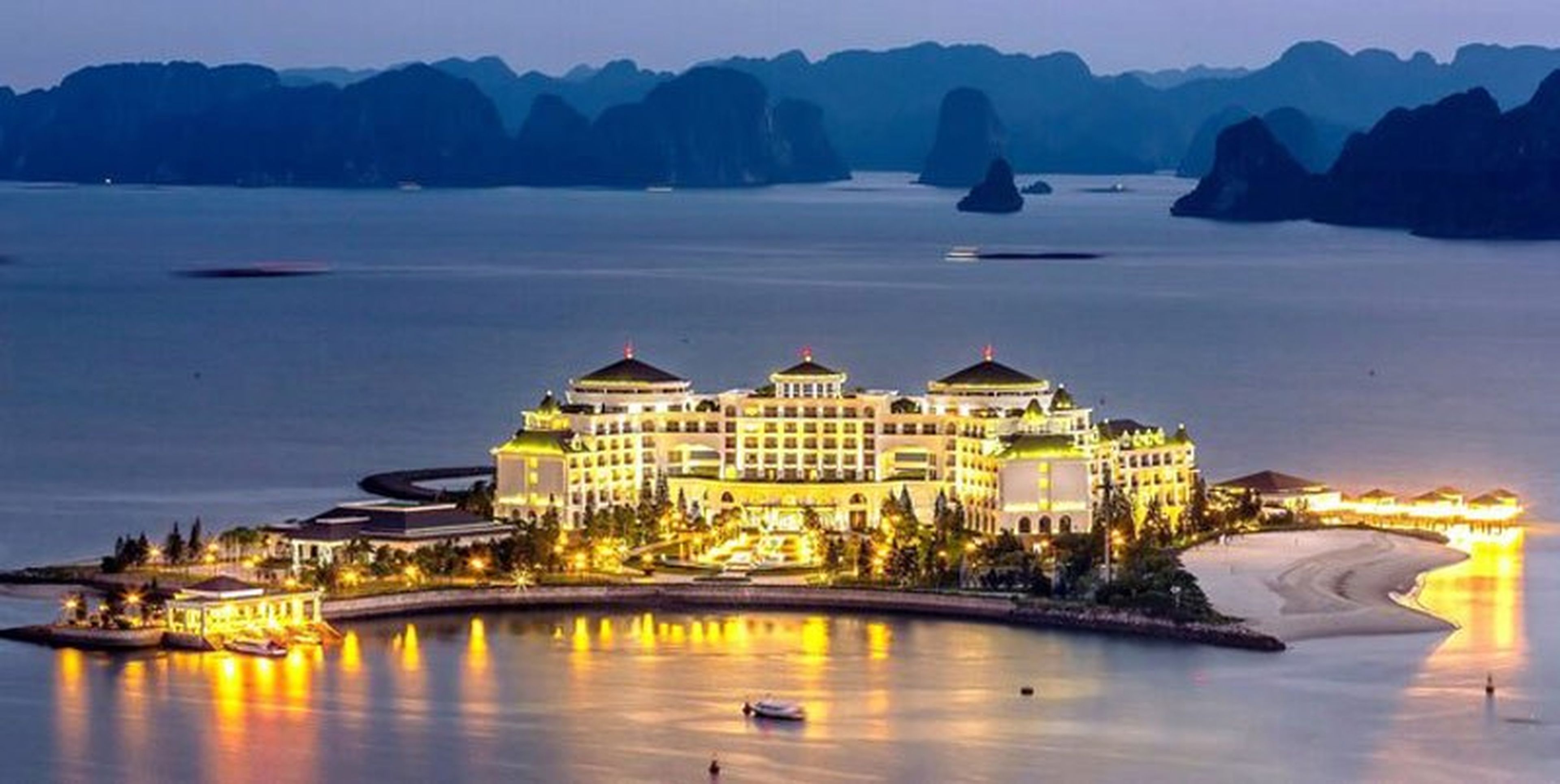 Cẩm nang du lịch Cẩm Phả, Quảng Ninh với 7 điểm đến tuyệt vời - Hình 2