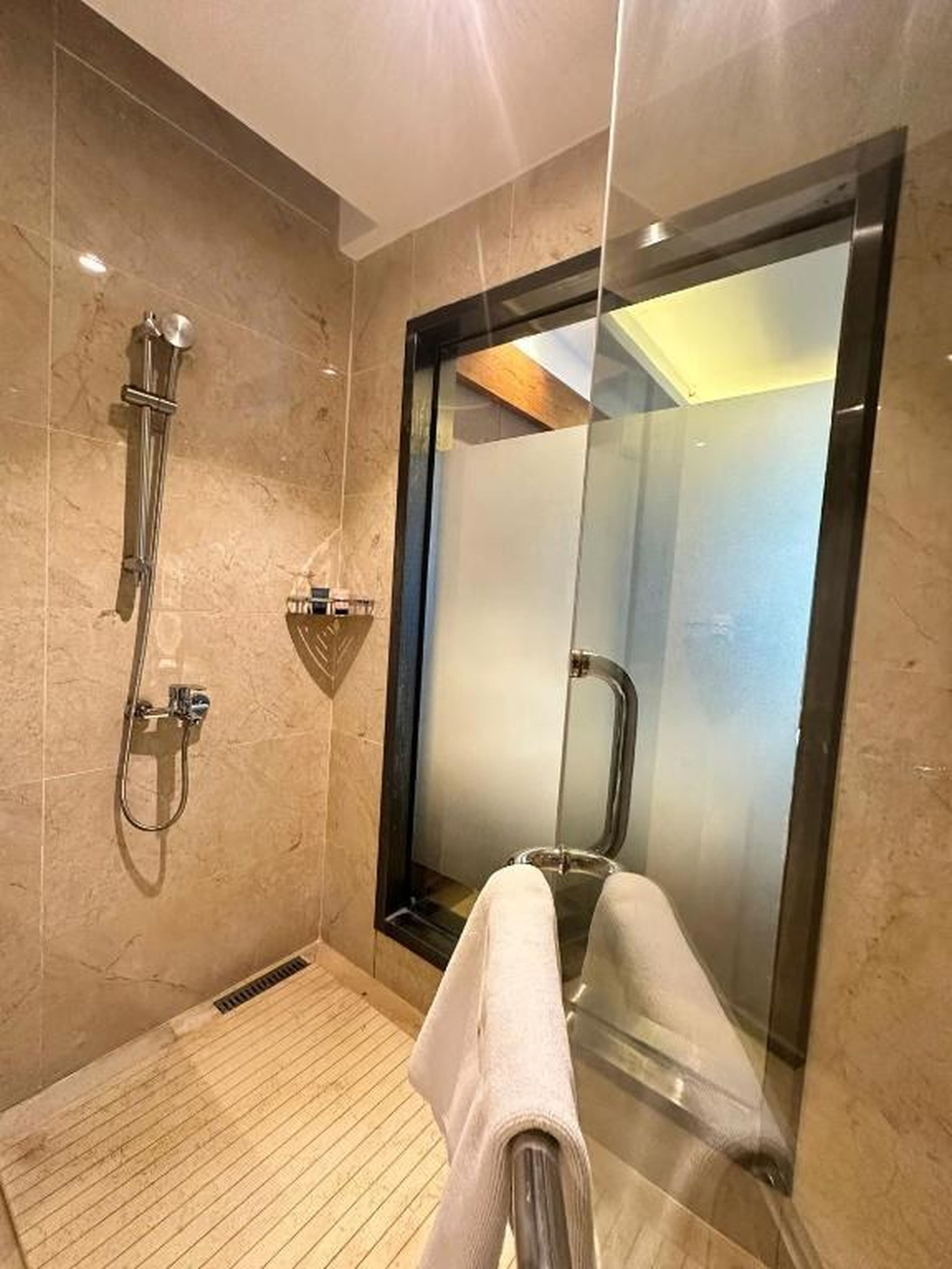 Hồng Vận Grand Hotel Móng cái - Hình 11