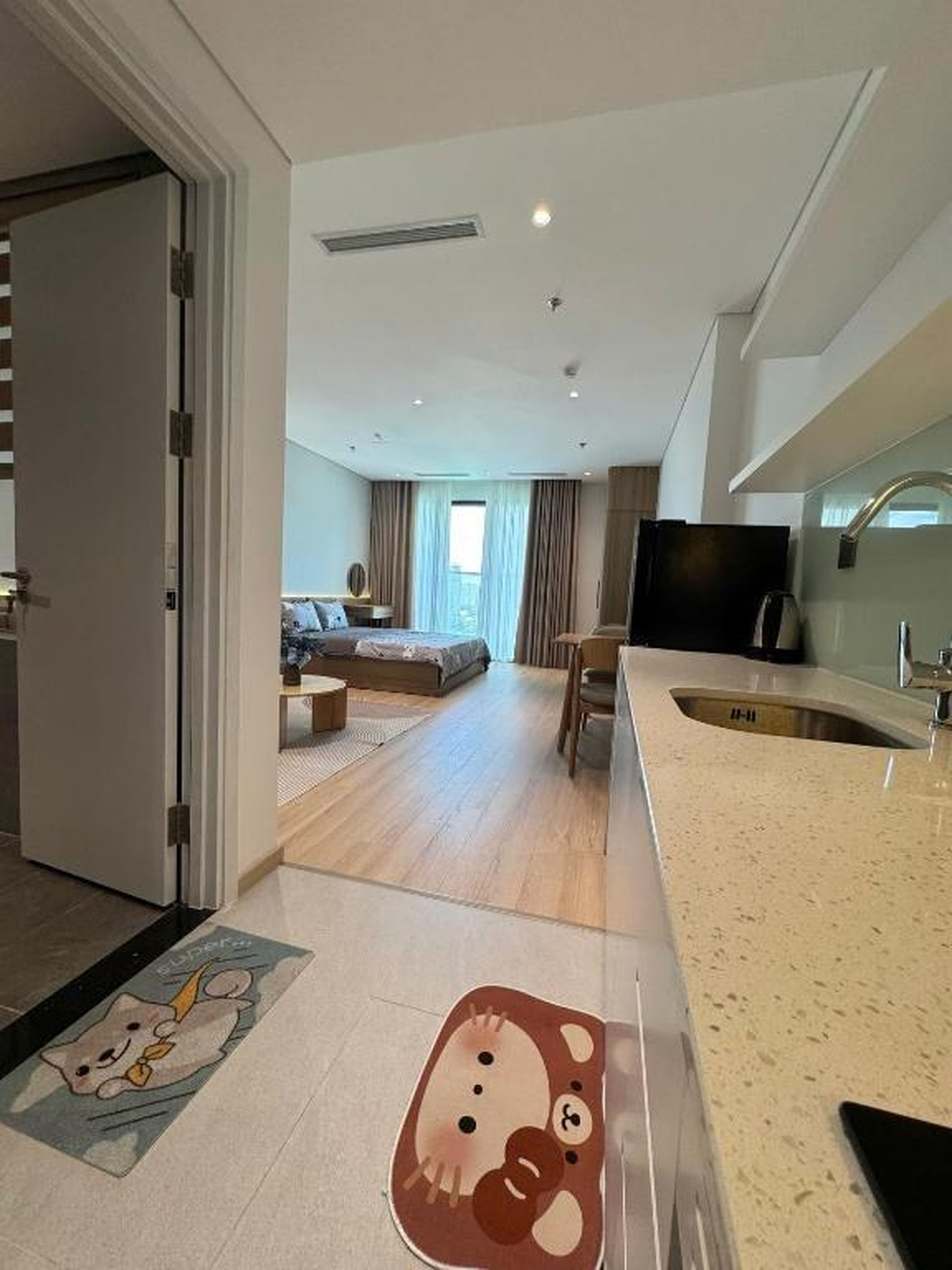 High-rise apartment with ocean view at The Holiday Ha Long - Hình 25