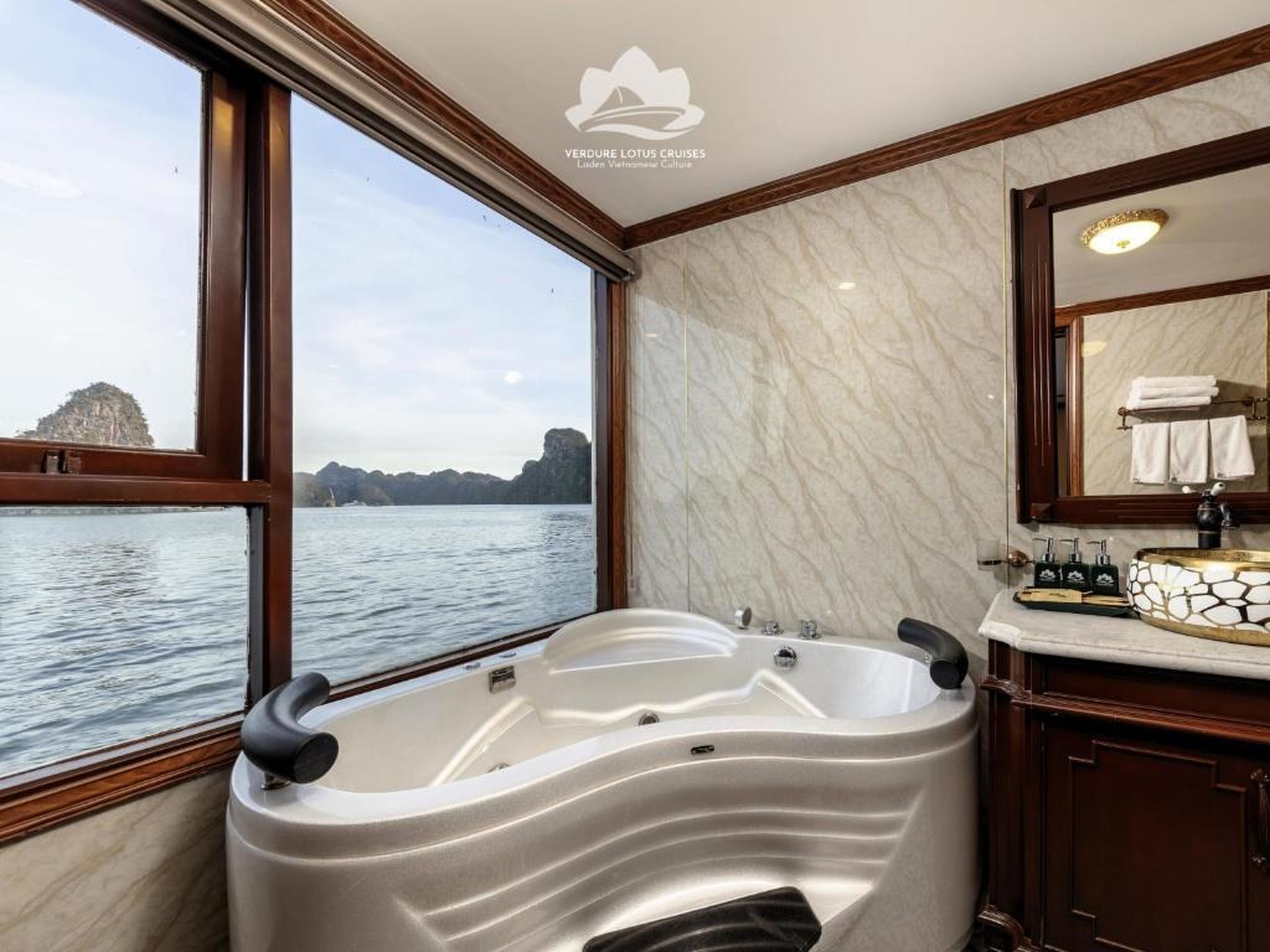 Verdure Lotus Grandeur Cruise on Ha Long Bay - Hình 42