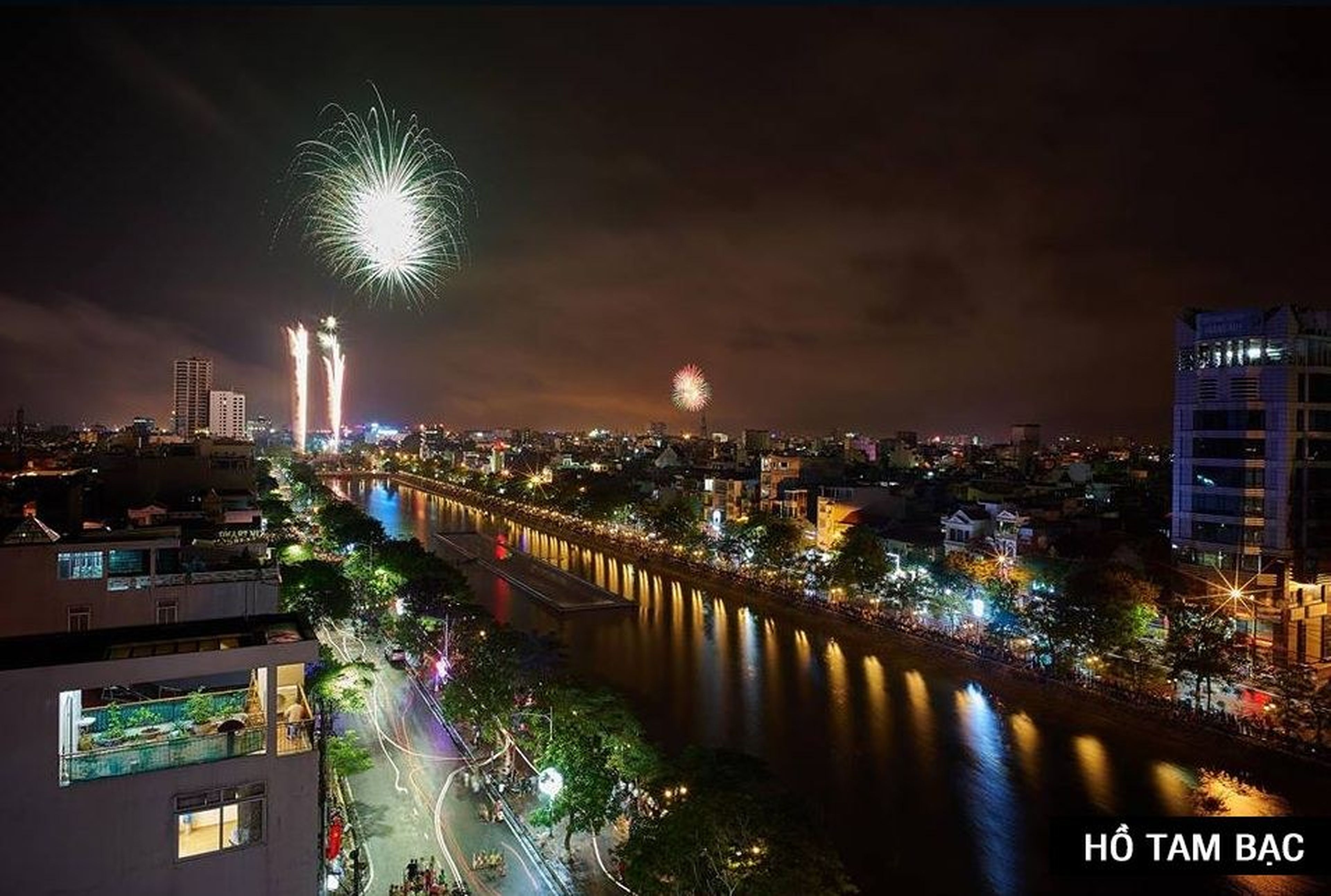 Tam Bạc湖——“红凤凰城”的诗意象征 - Hình 6