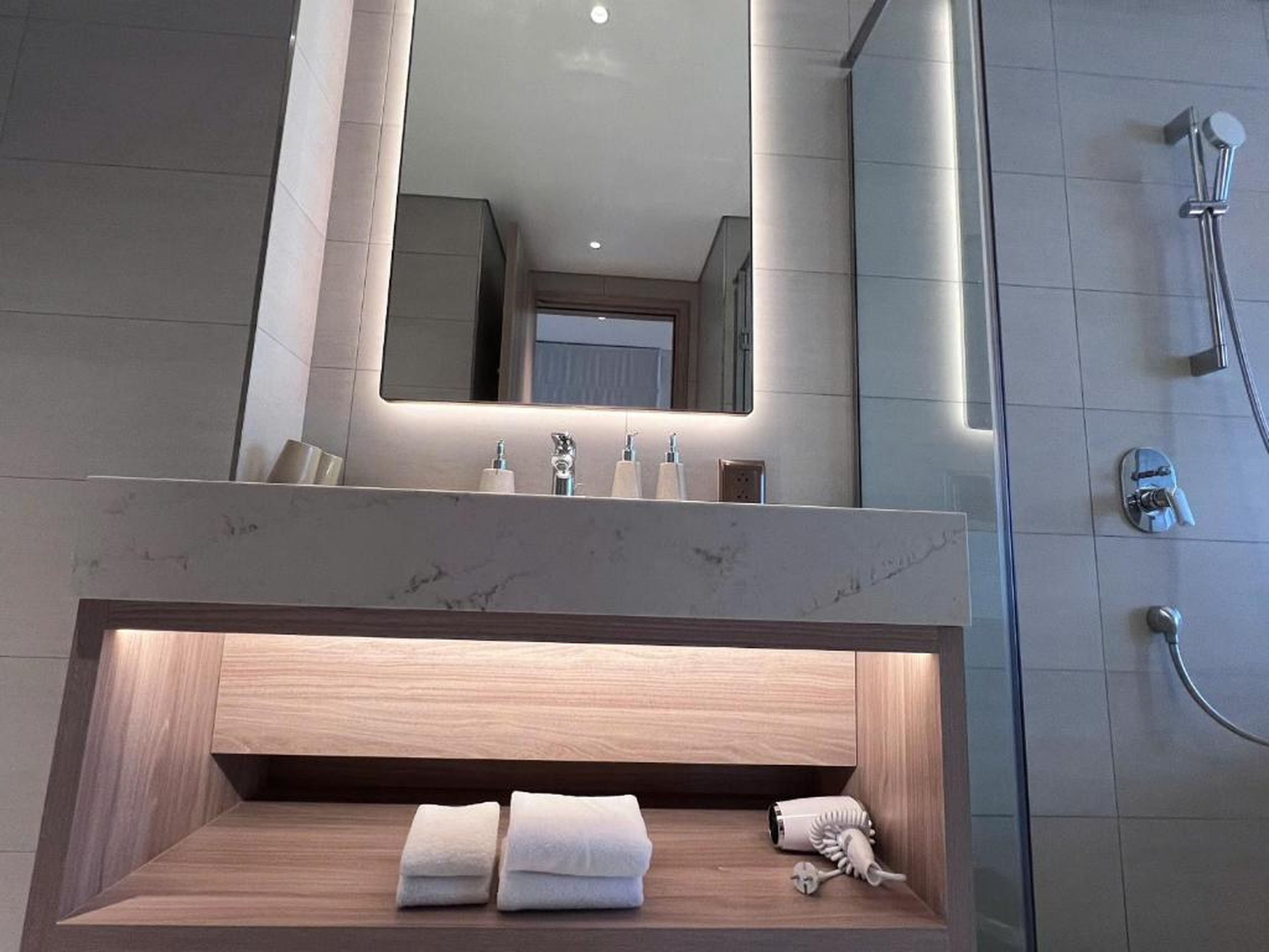 A La Carte Ha Long Apartments by Kevin & Anna - Hình 36