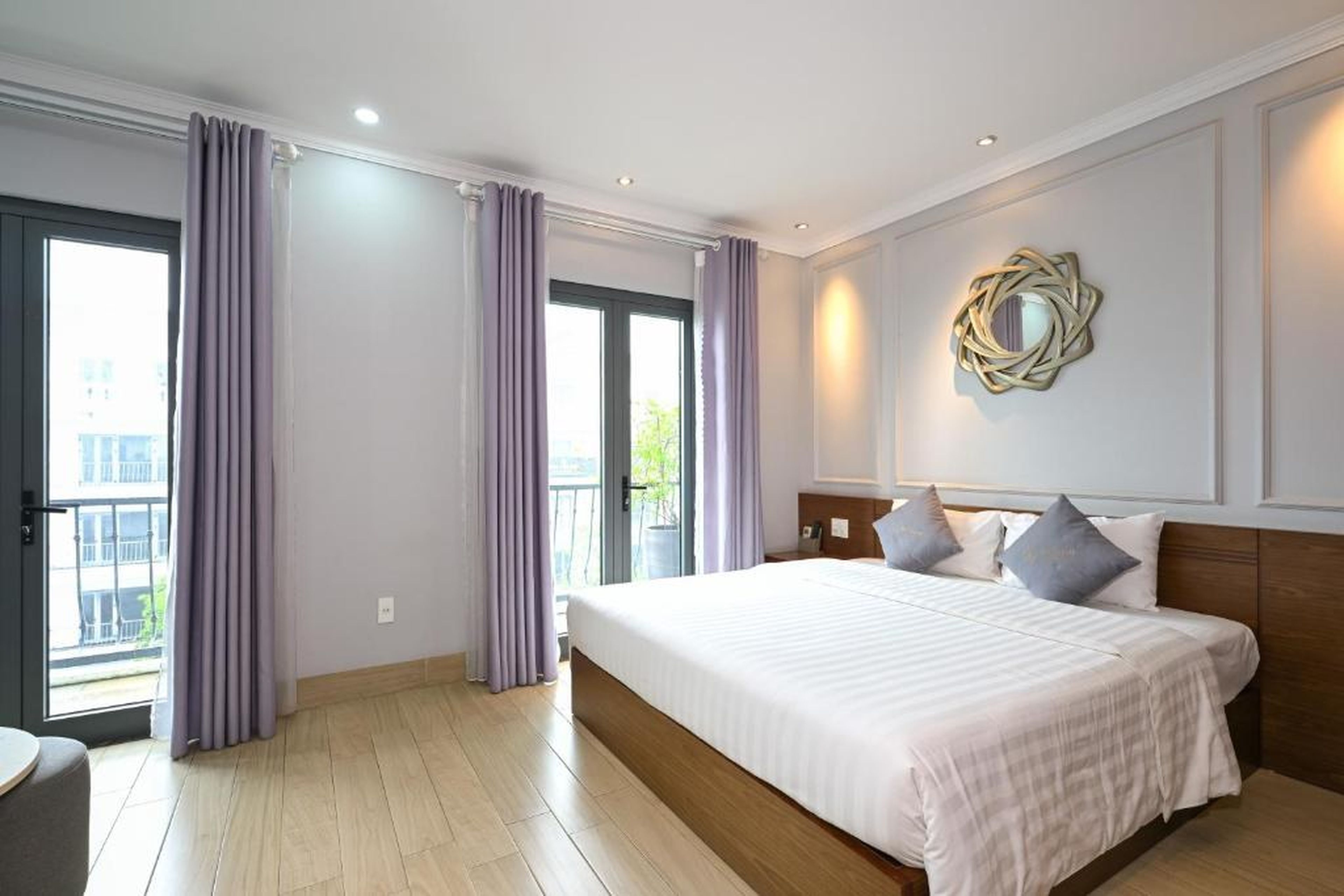 The Confetti Hotel Ha Long - Hình 34