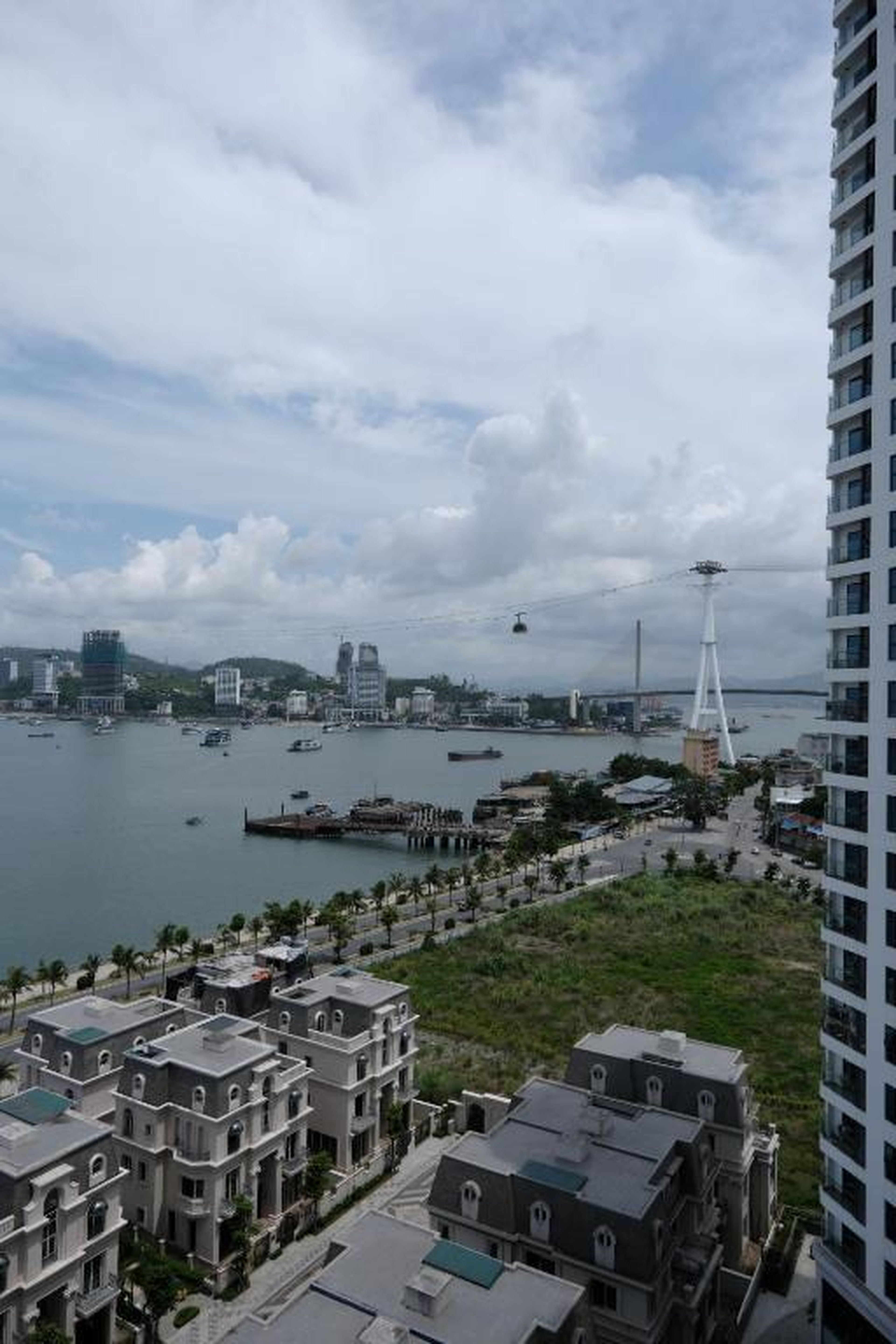 Modern Sapphire Studio Hạ Long Sea View & Fireworks - Hình 11