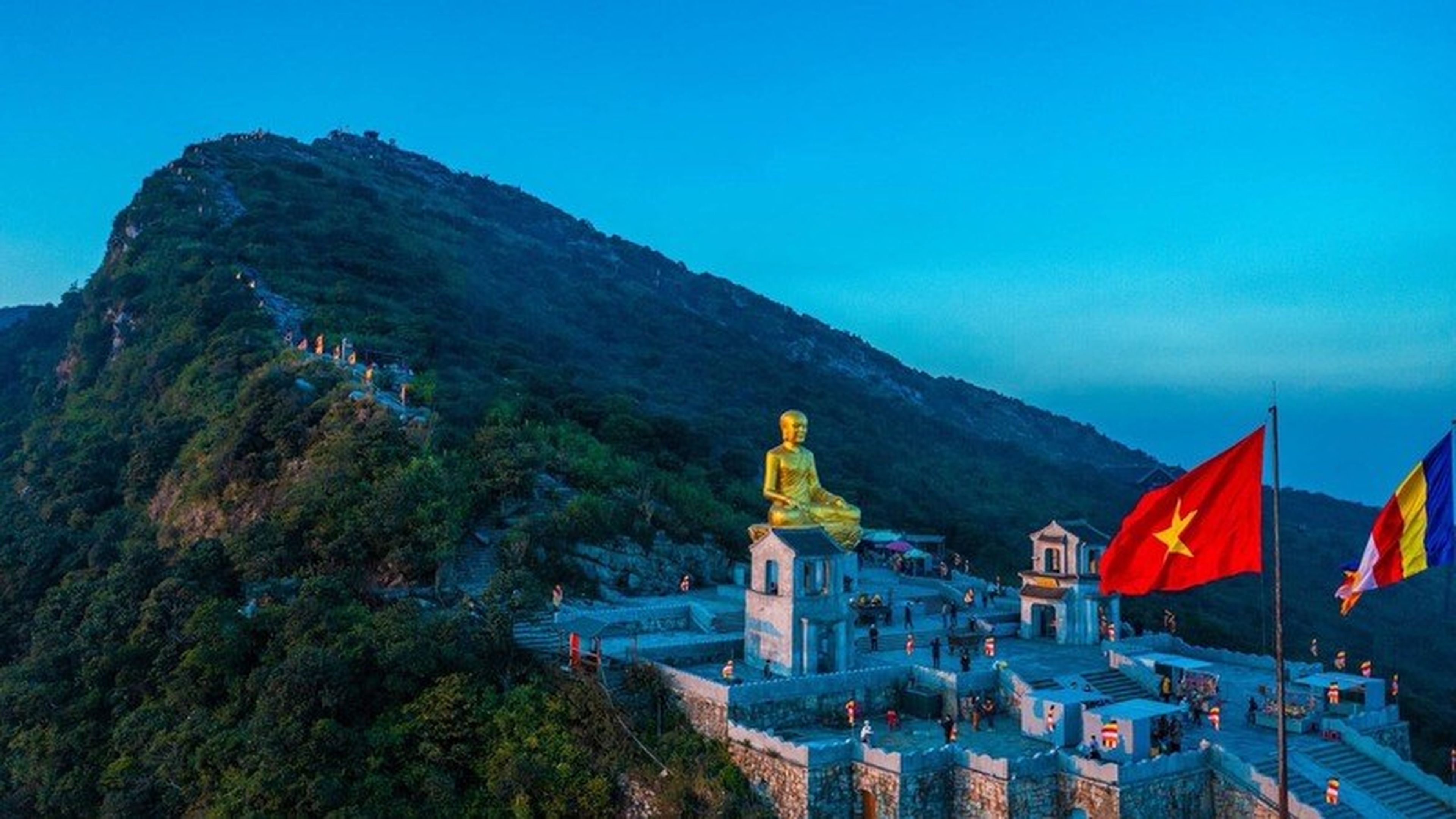 Núi Yên Tử, chốn thiêng ngự nơi Đông Bắc tổ quốc - Hình 2