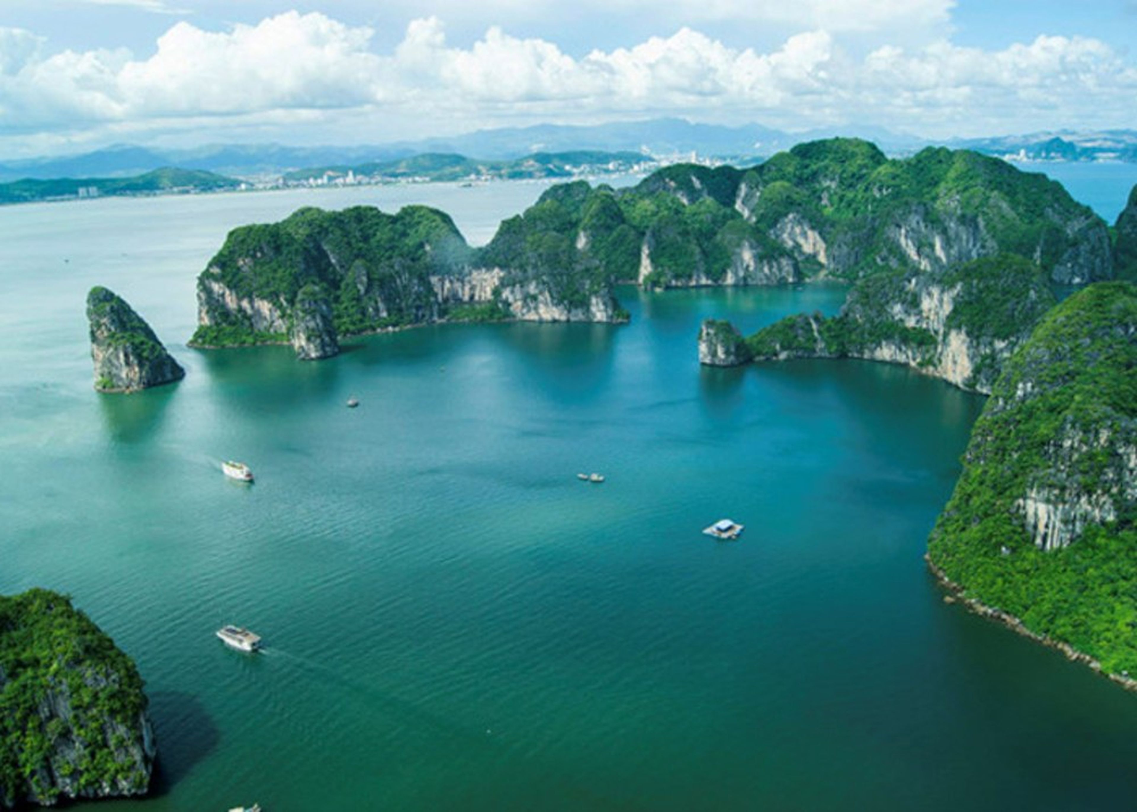 Du lịch Hạ Long - Cùng Phạm Duy Long ngắm nhìn Hạ Long từ thủy phi cơ - Hình 2