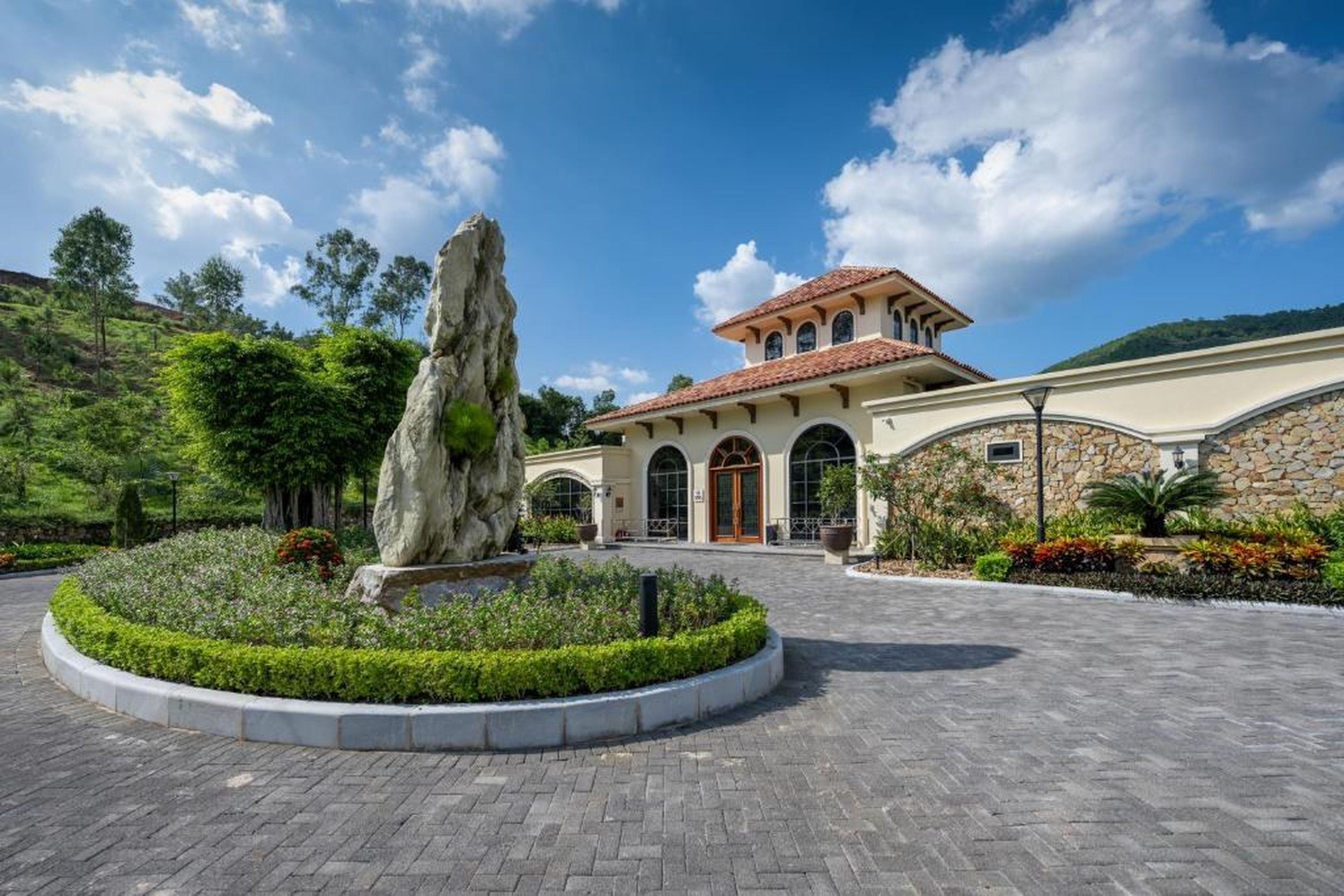 Silk Path Dong Trieu Golf Course & Villas - Hình 7