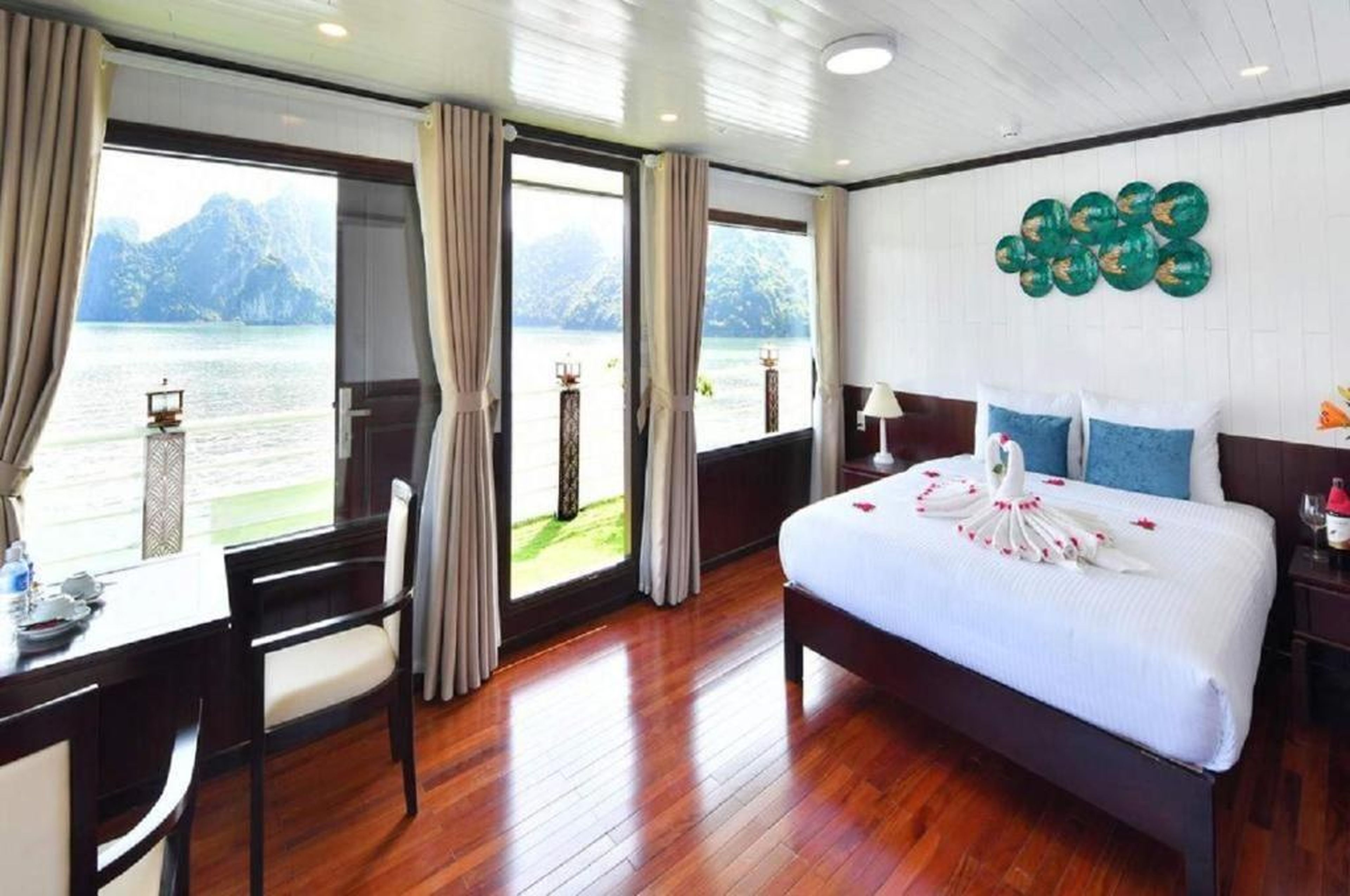 Halong Sapphire Cruises - Hình 2