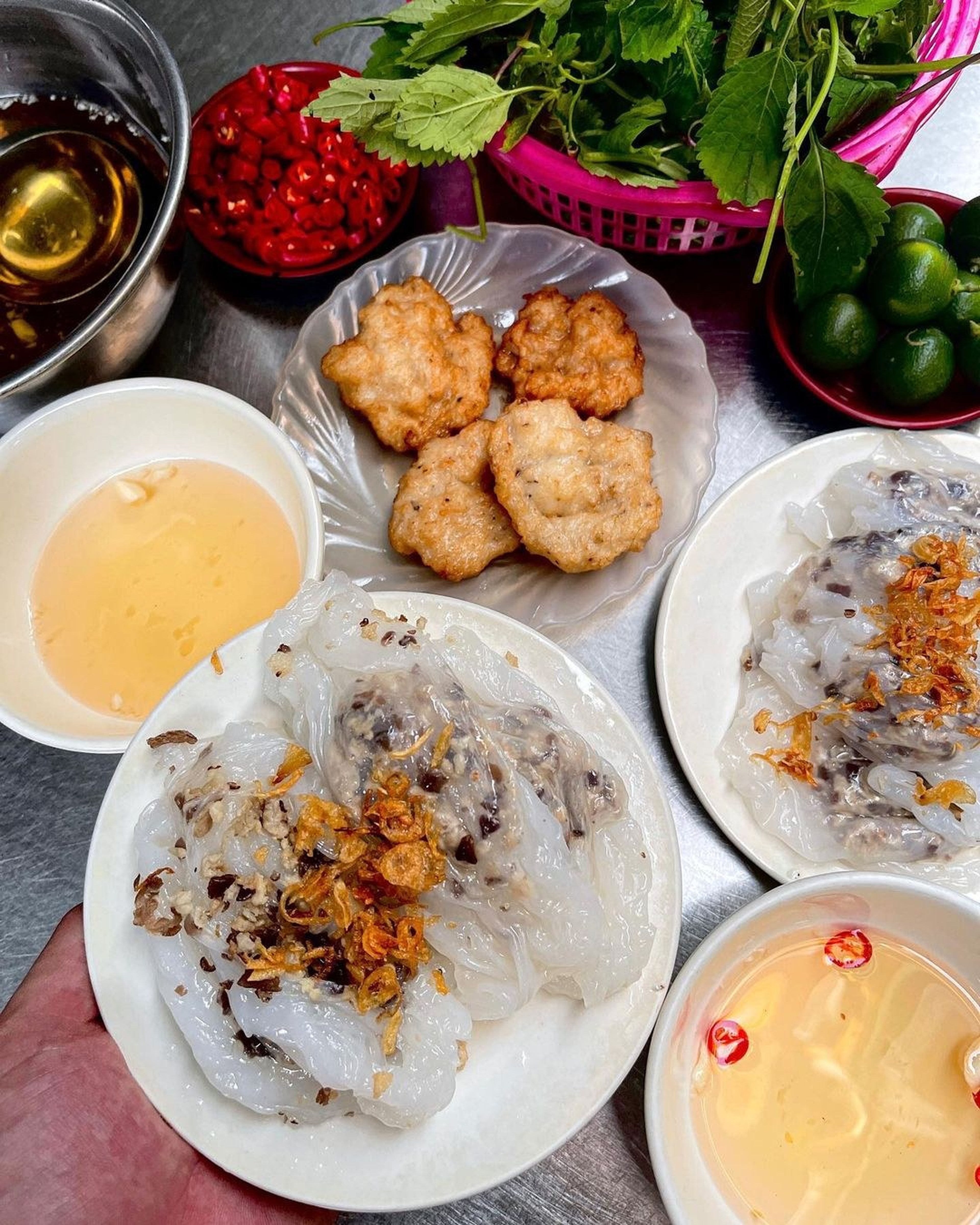 Top 12 Delicious Dishes in Ha Long That Keep Diners Coming Back - Hình 3