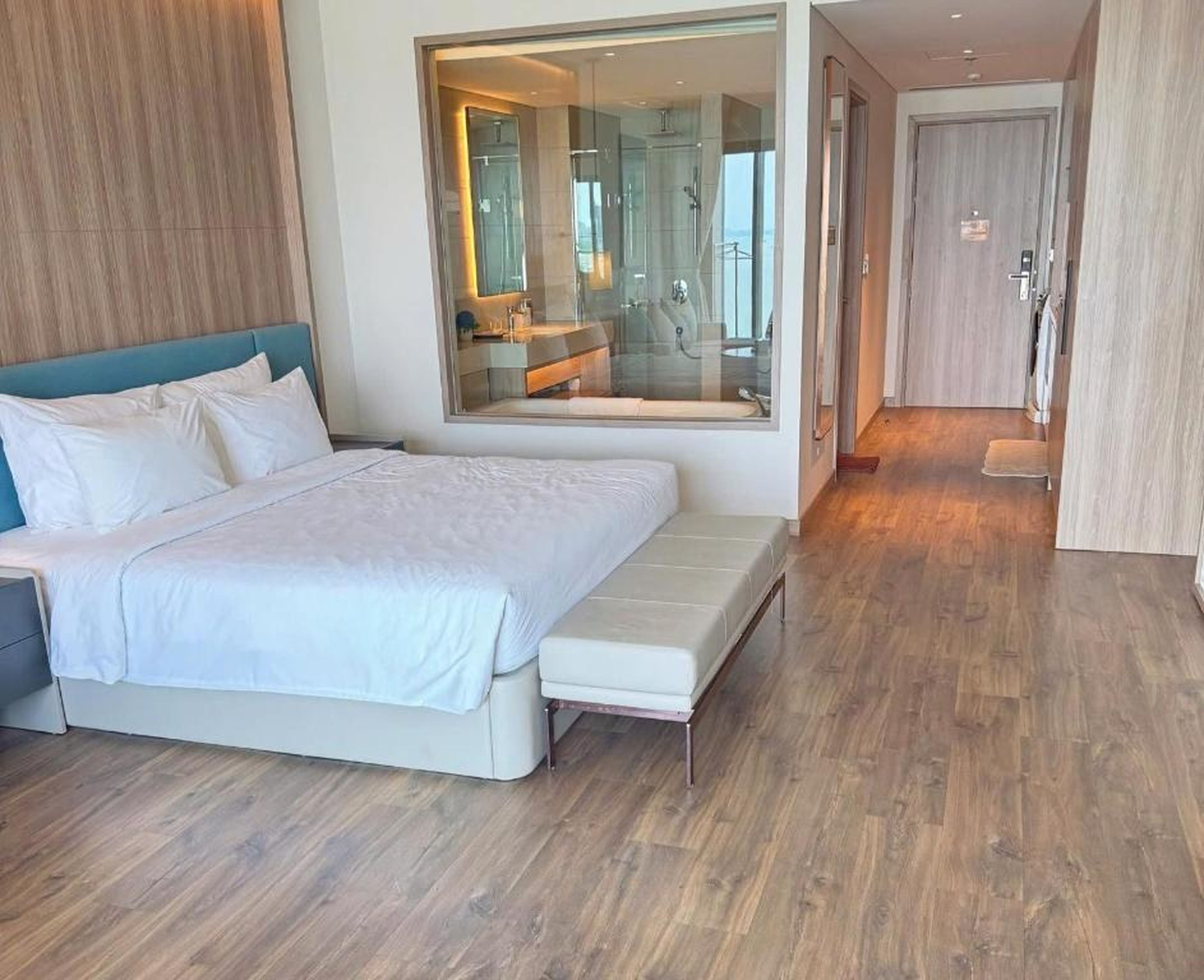 Alacarte condo - right on beach - high floor - Hình 6