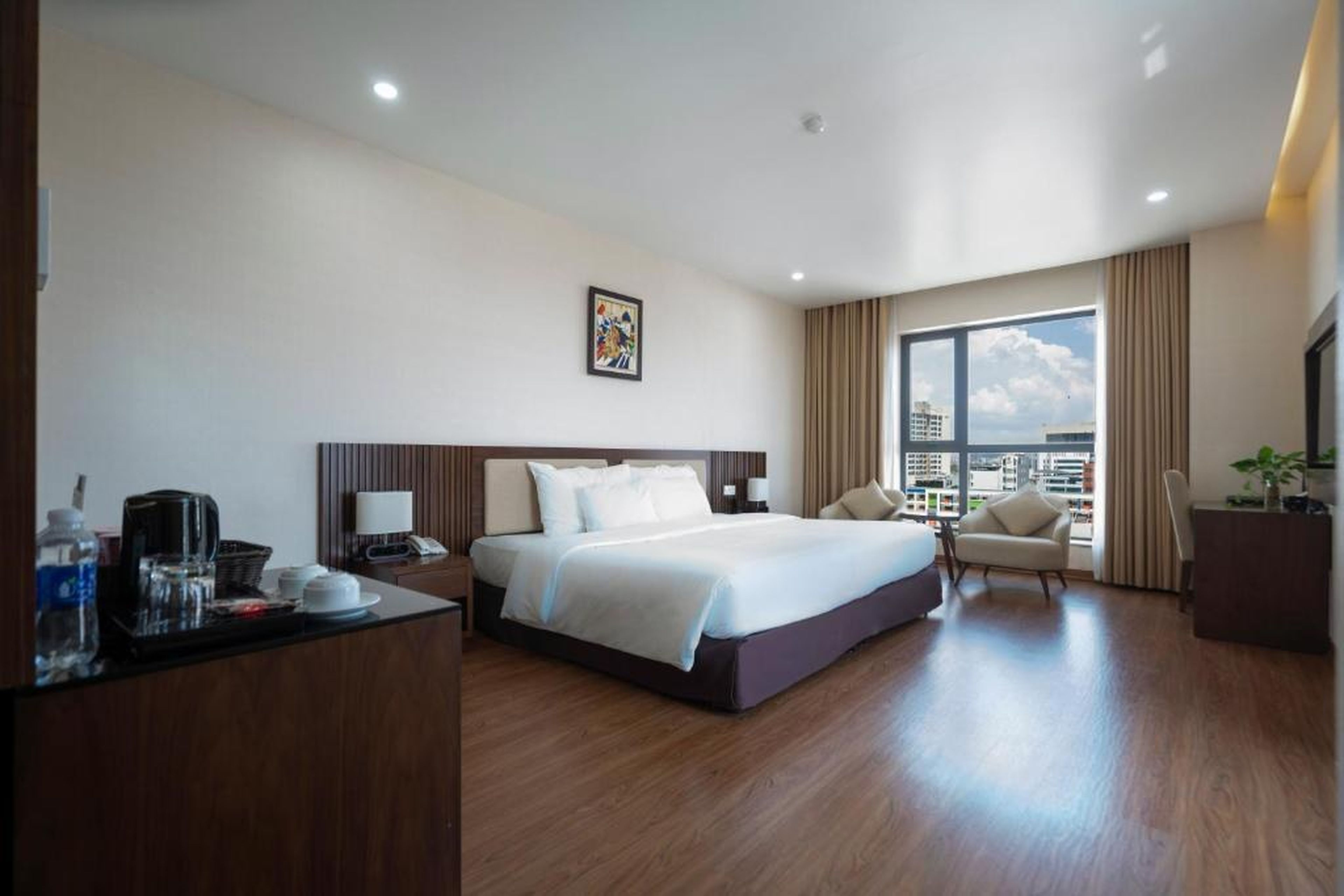 Luxury6 Hotel - Hình 1