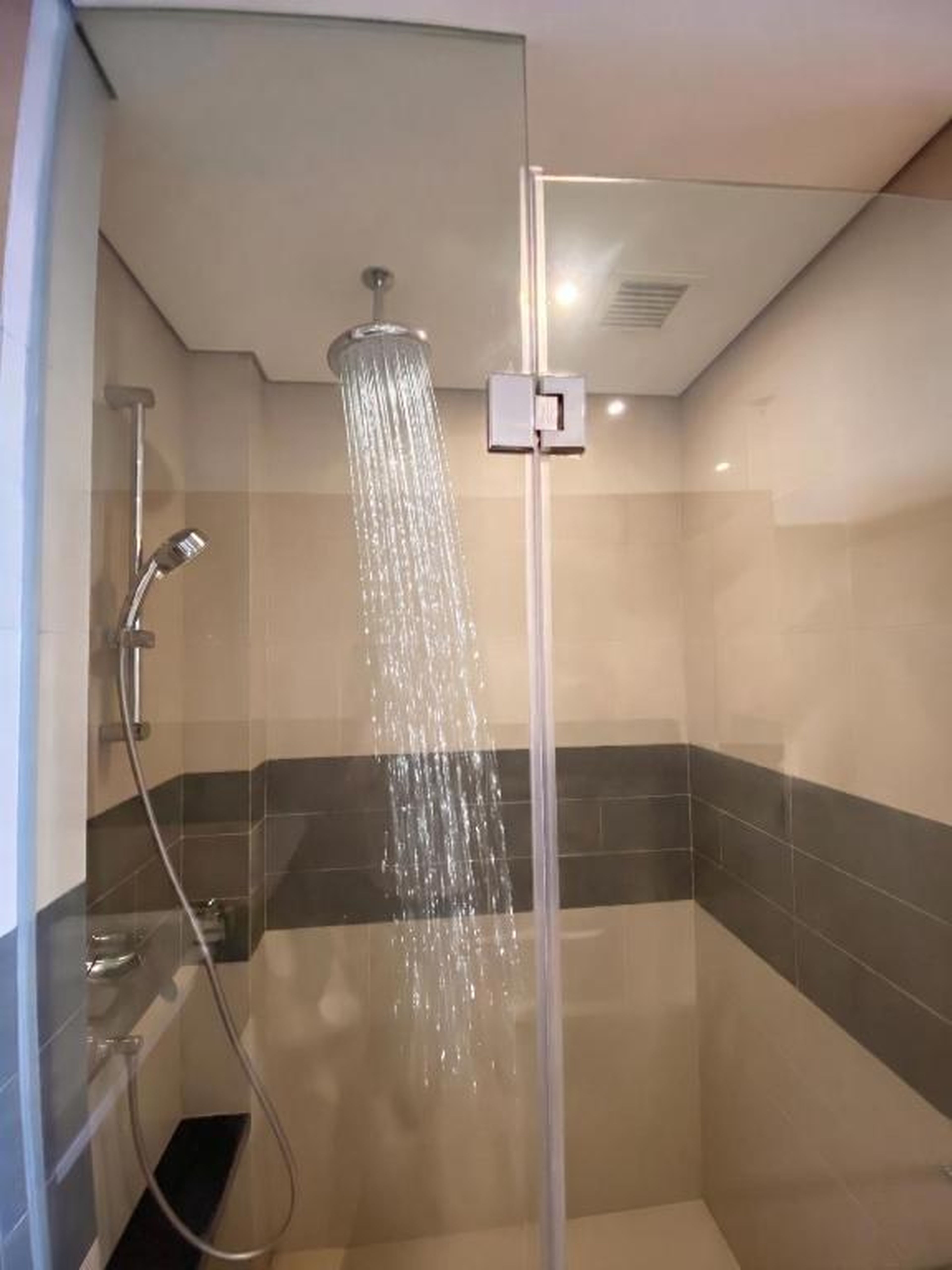 Residence By the Ha Long Beach Citadines Marina 1BR - Hình 19