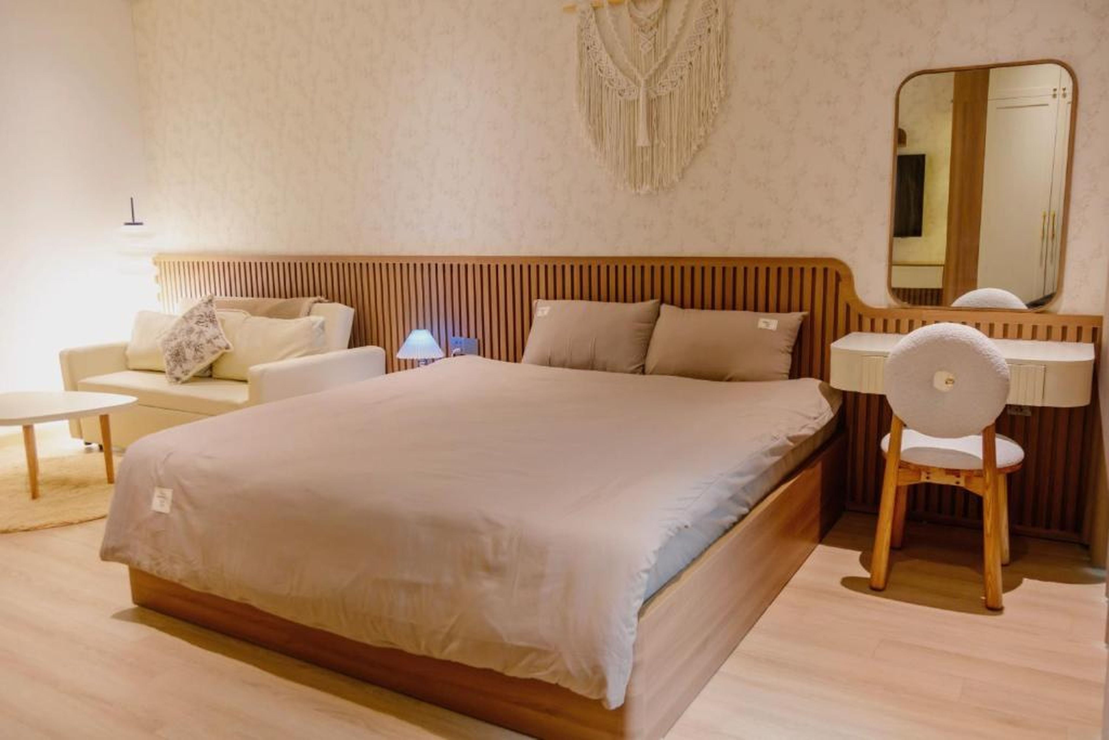 Cozy Balcony Studio Near Sun World - The Holiday Ha Long - Hình 2